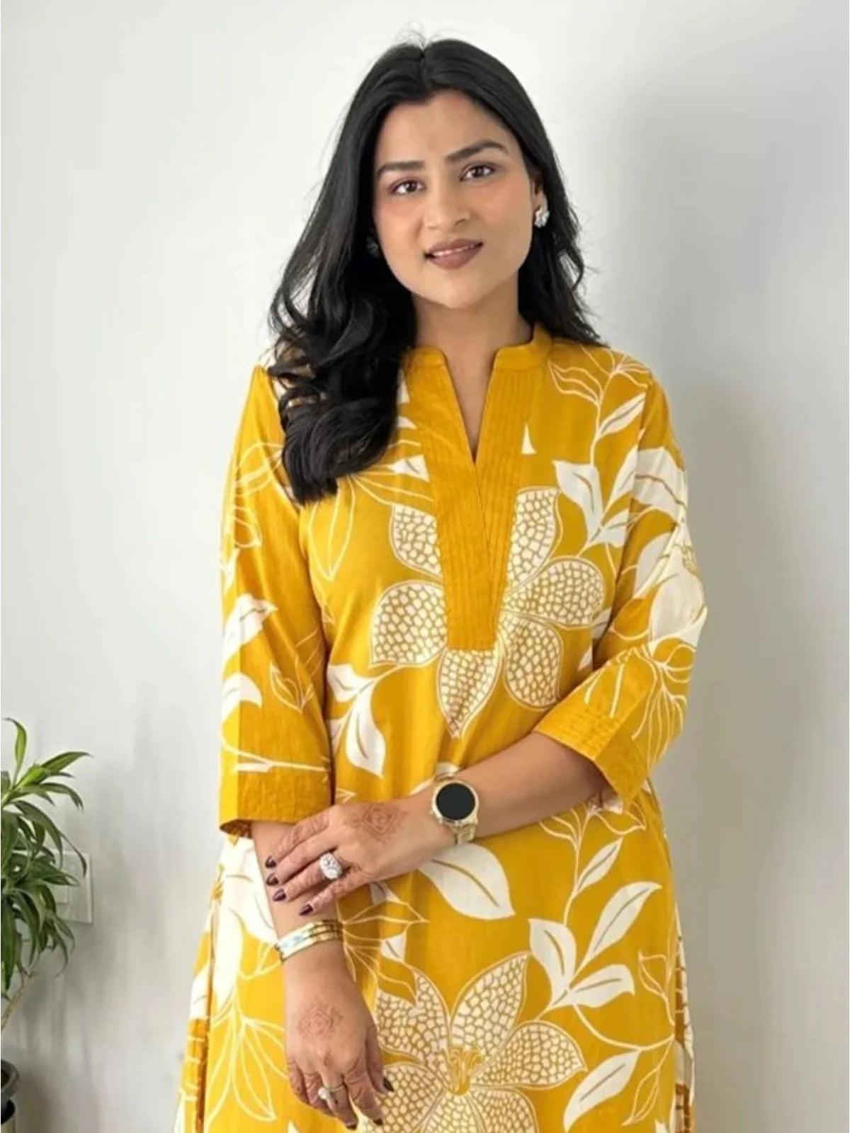 Tarani yellow printed maslin kurti with V neckline and three-quarter sleeves upper body look