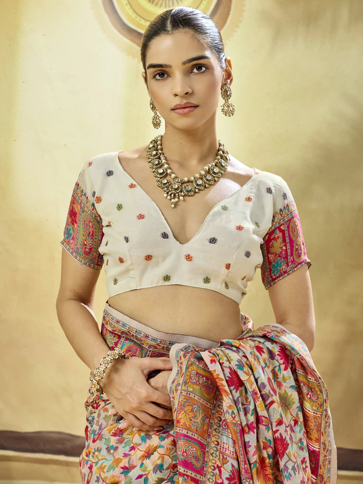 Tarani Harshika beige modal cotton pashmina saree upper body view with matching blouse