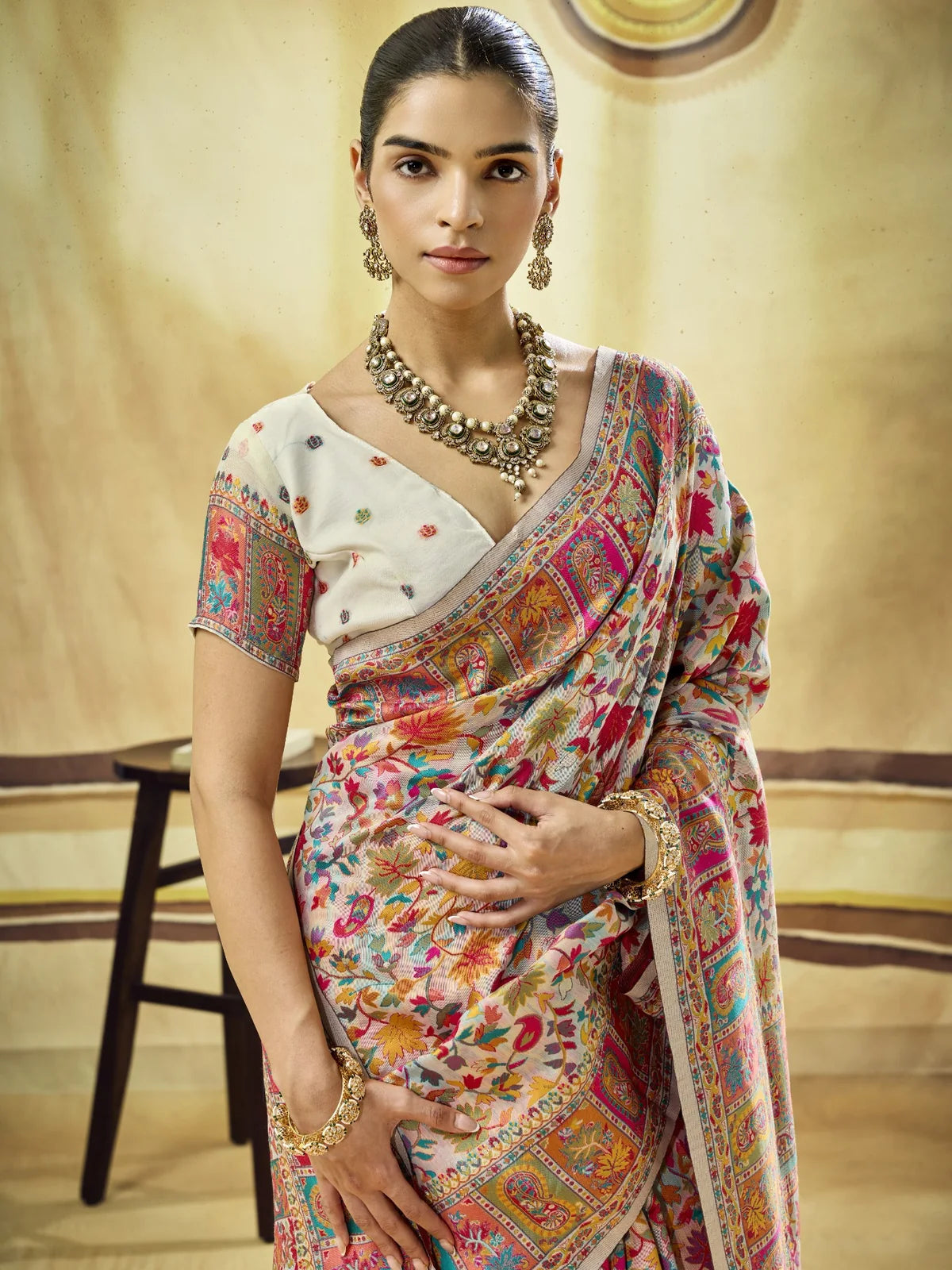 Tarani Harshika beige modal cotton pashmina saree upper body view with ornate border