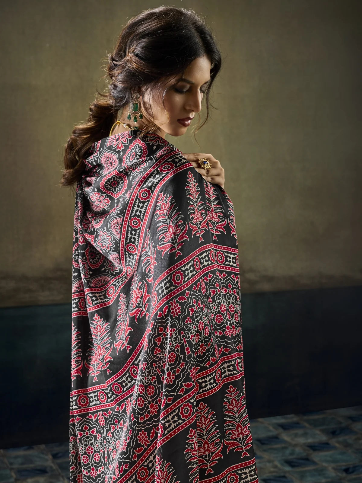Tarani Mahira black Modal Satin Ajrakh print saree pallu view with red and white detailing