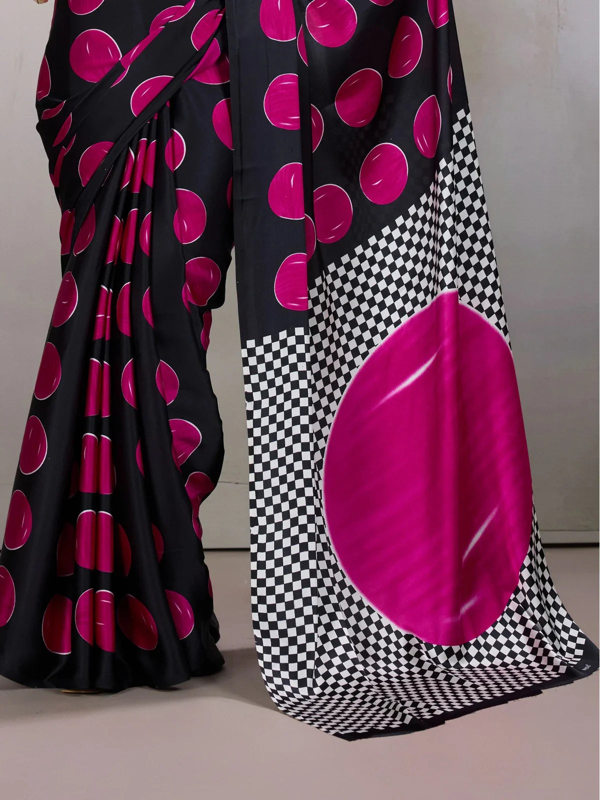 Tarani modal satin saree pallu view with checkered black and white pattern and big pink dot