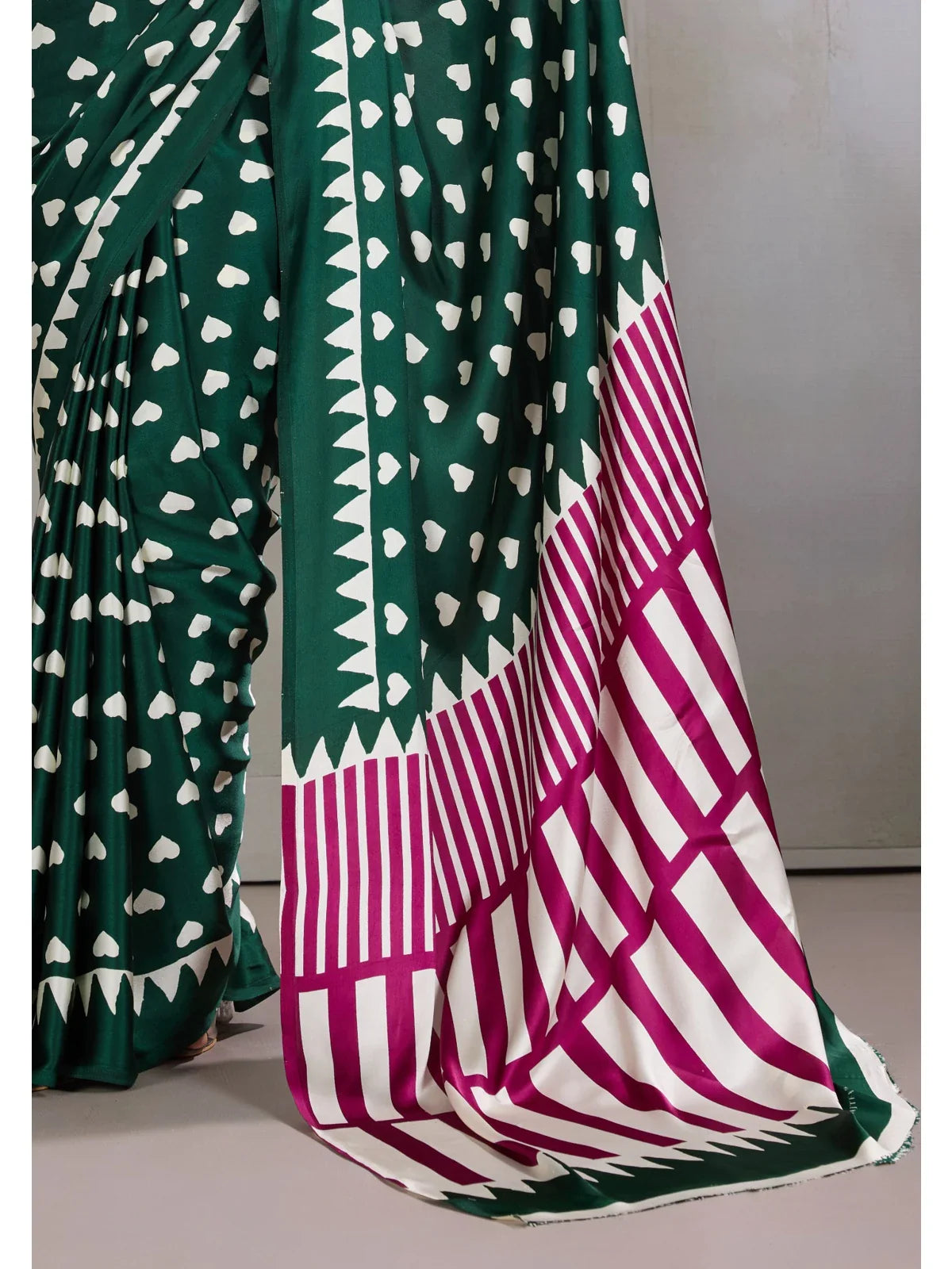 Tarani green saree pallu in white and magenta stripes with geometric edge detail in modal satin fabric