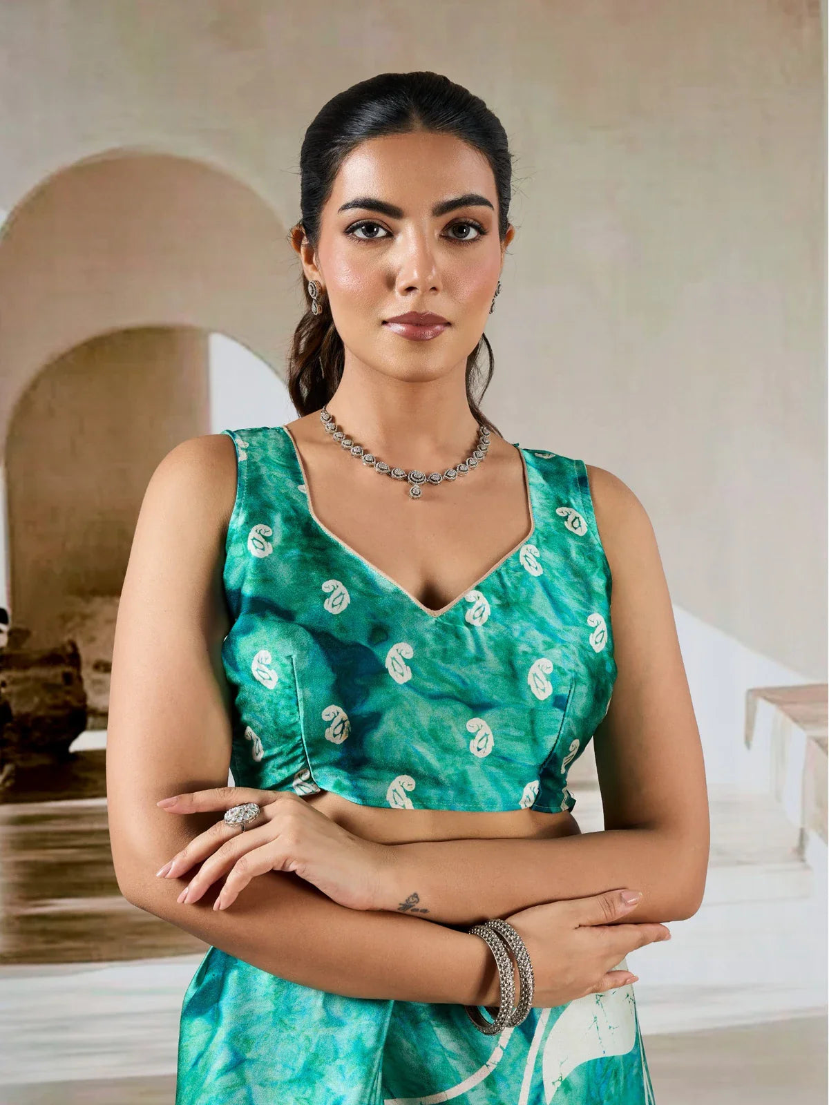 Tarani green saree close-up of neckline and blouse with paisley prism print