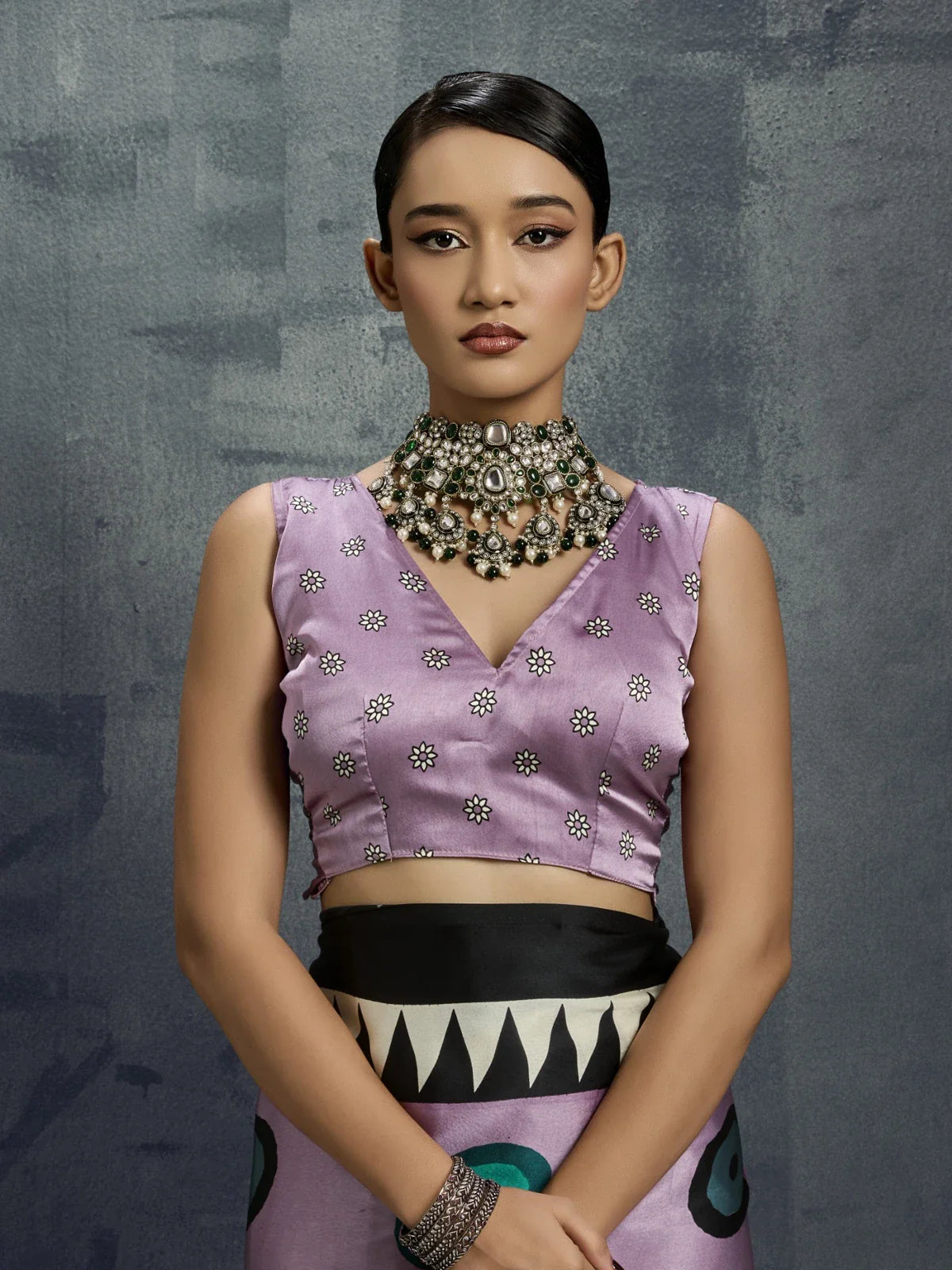 Tarani lavender saree with sleeveless blouse and bold geometric border in upper body view