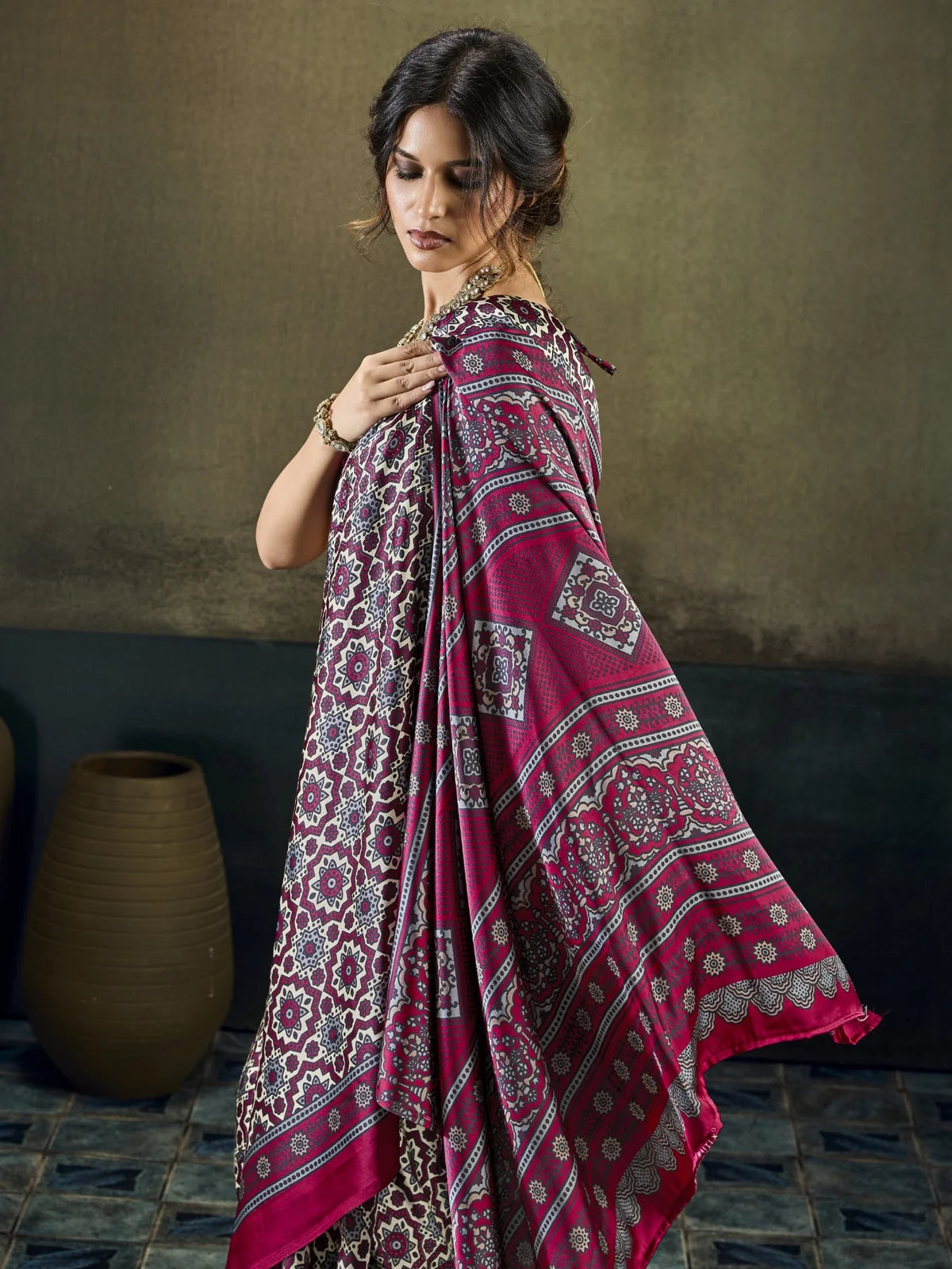 Tarani magenta saree pallu and border detail