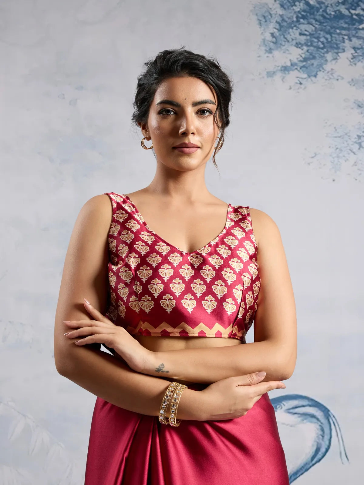 Tarani maroon saree with sleeveless printed blouse close-up front view