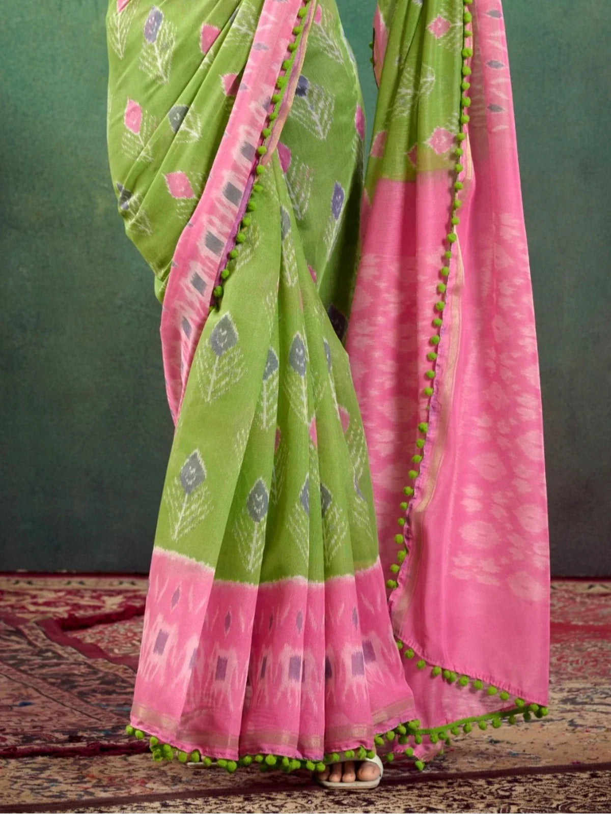 Tarani green mul mul cotton saree with pink border pallu view