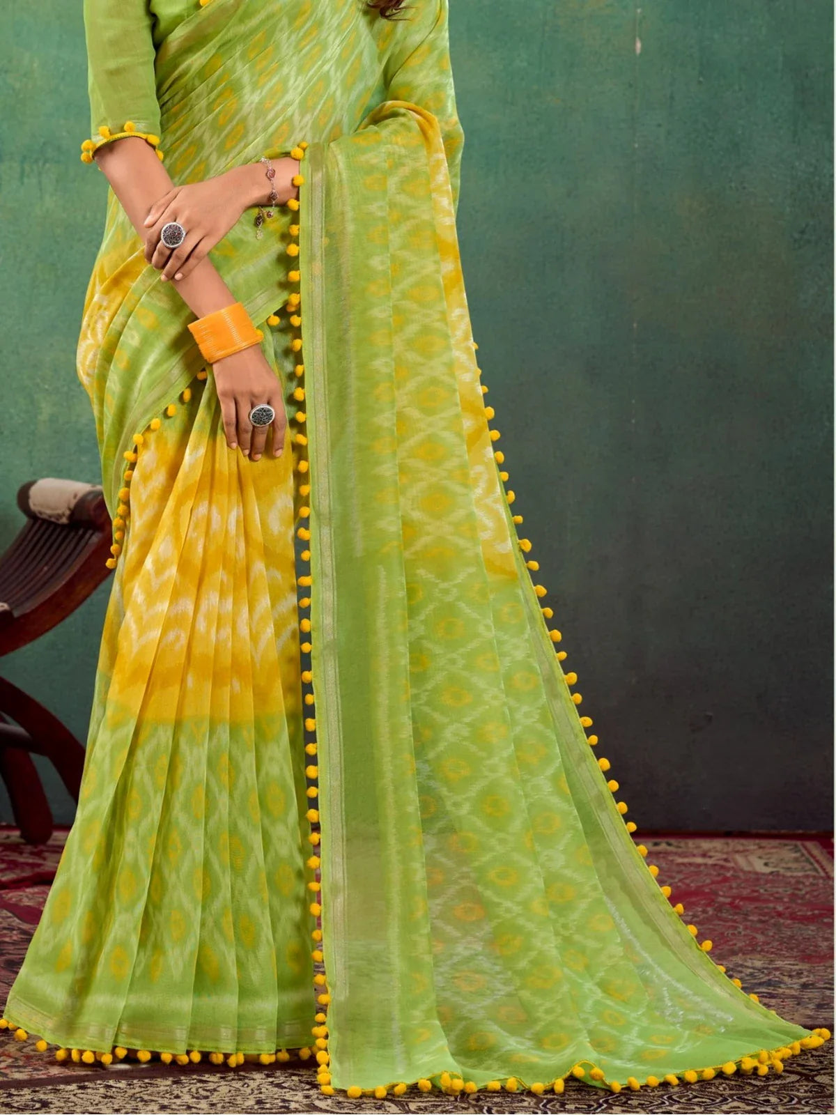 Tarani mul mul cotton saree pallu view highlighting green and yellow patterns with border design