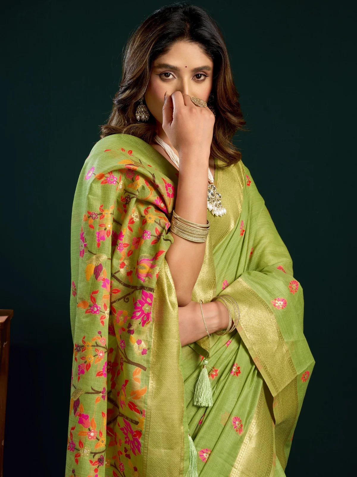 Tarani green Munga Cotton Mina Work saree pallu view with floral mina work and zari border details