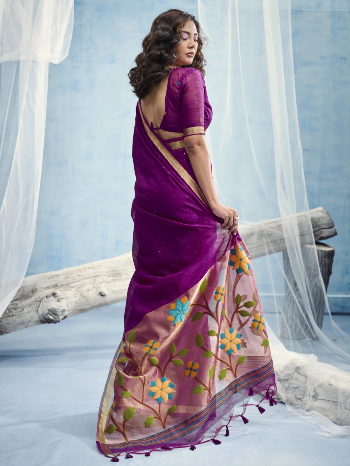 Tarani Bhanu back view of purple Munga silk handloom saree with tissue pallu