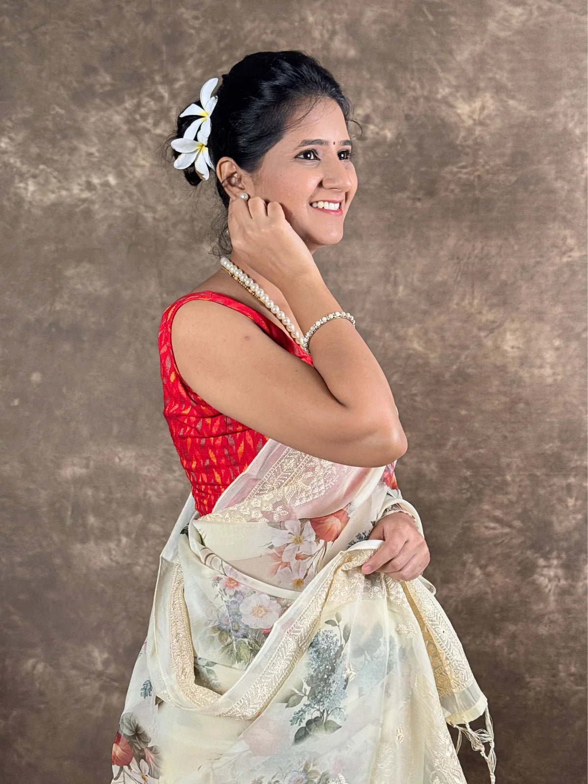 Tarani offwhite silk saree upper body view with red blouse and floral details