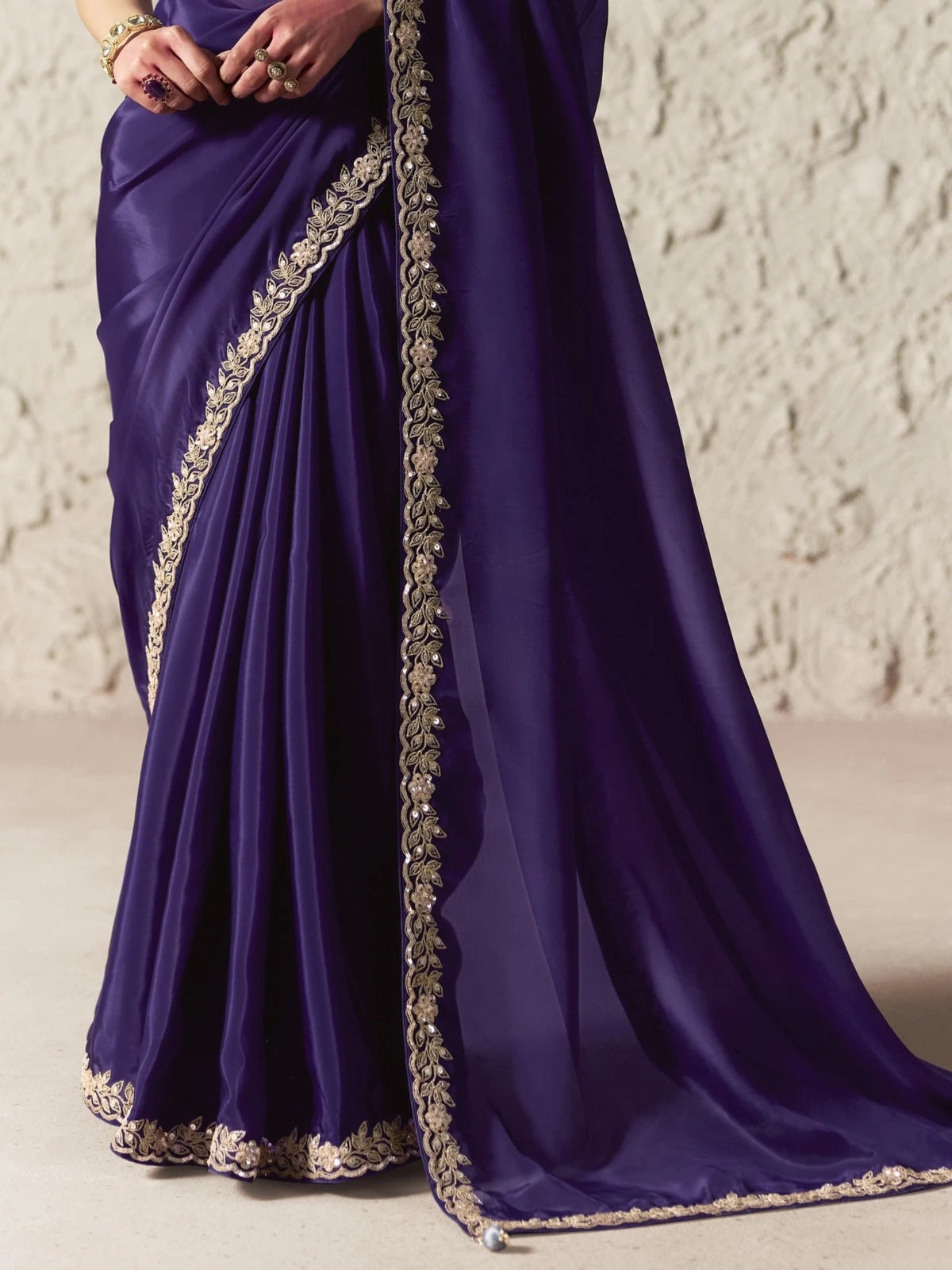 Tarani purple organza saree pallu view with sequins embroidered border detailing