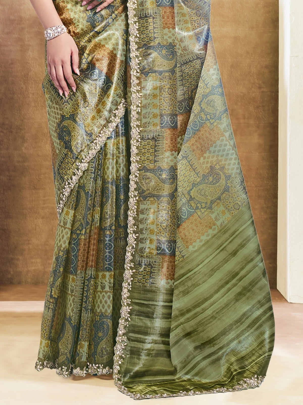 Tarani Yogita green paper silk saree digital print pallu and border detail view