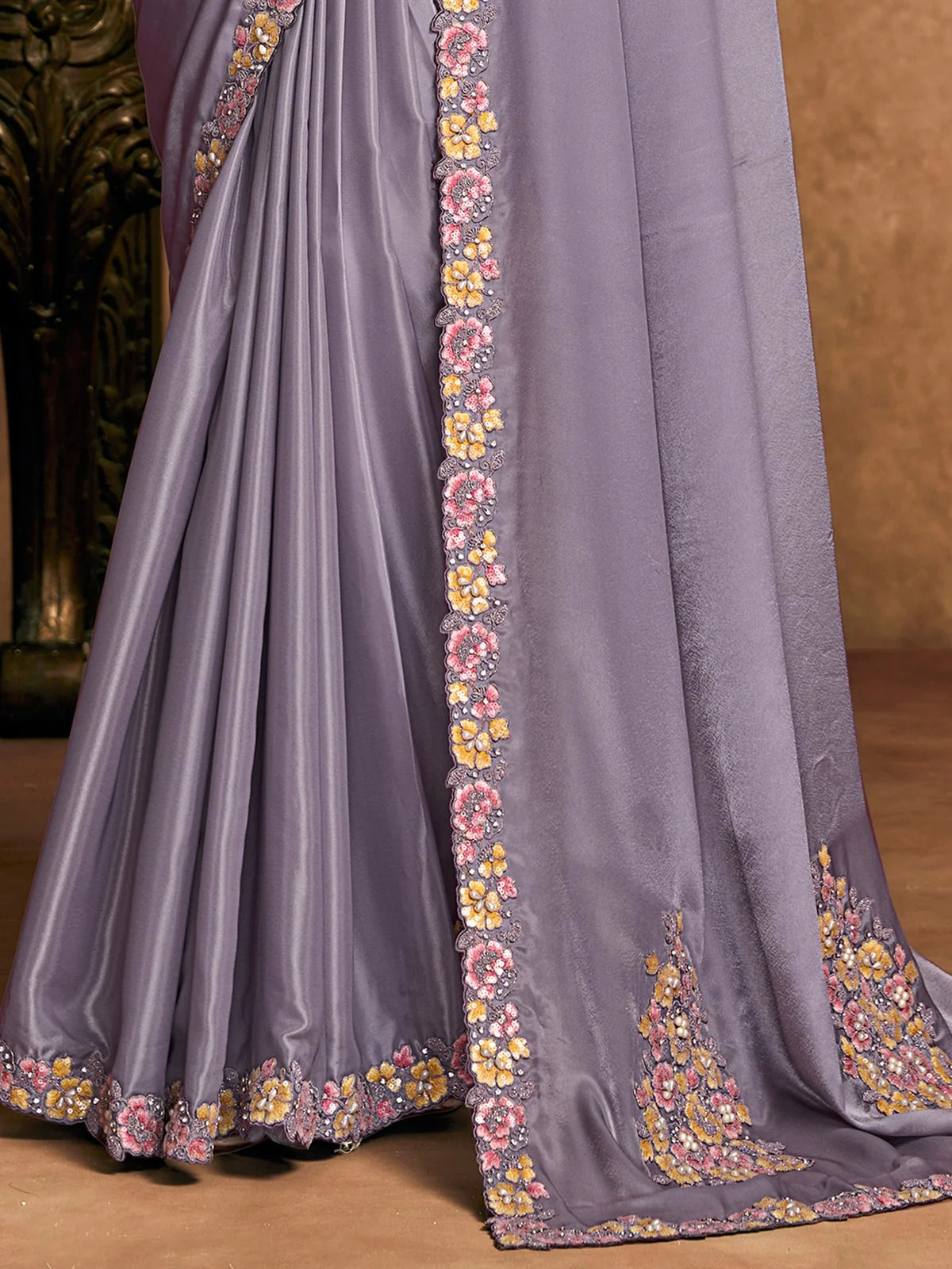Tarani pallu view lavender saree with embroidered floral border