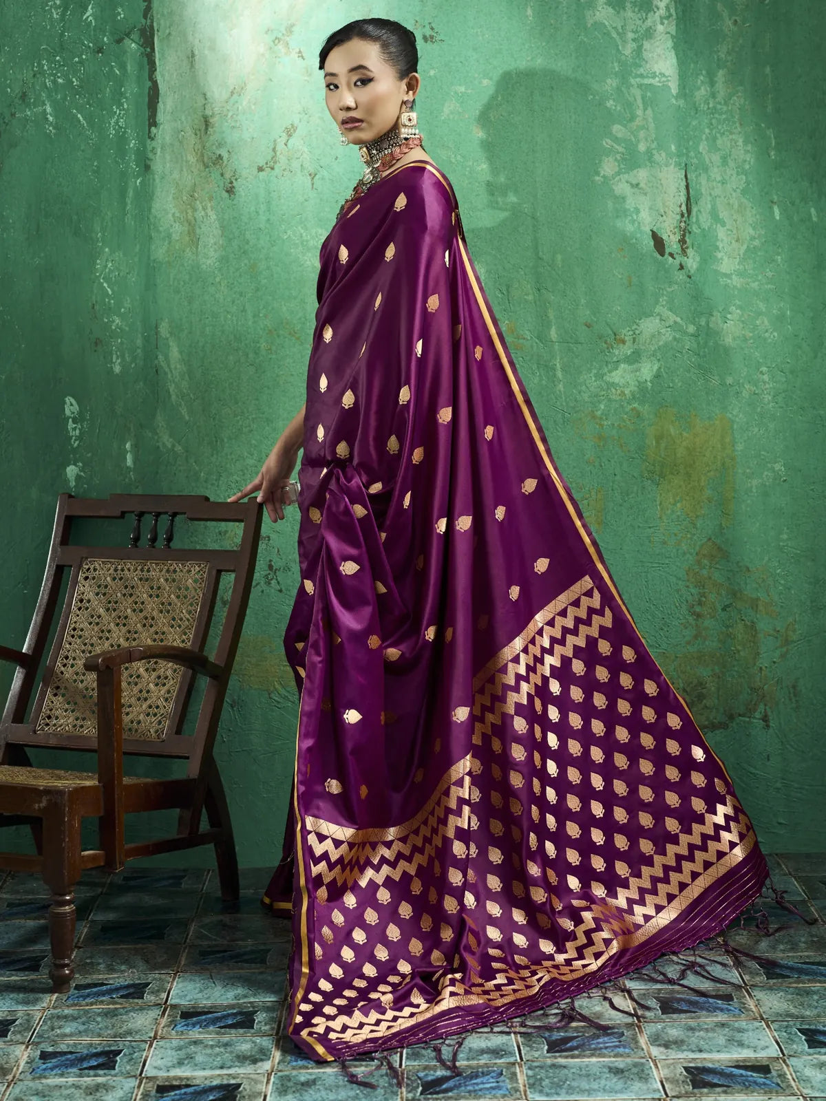 Tarani purple pure satin handloom saree side view