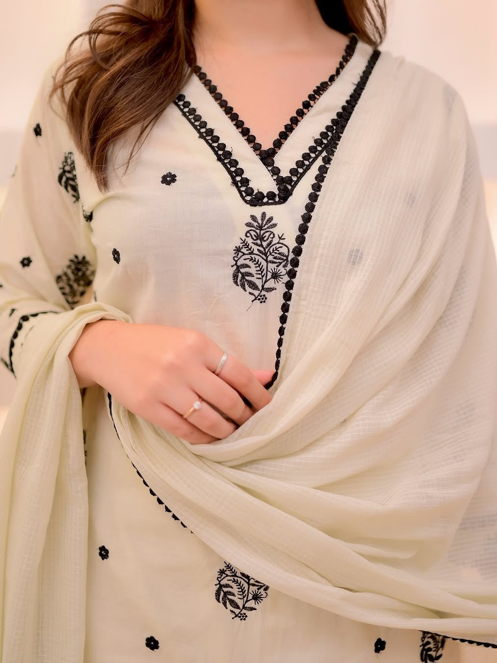 Tarani cream rayon slub kurti upper body embroidery close look