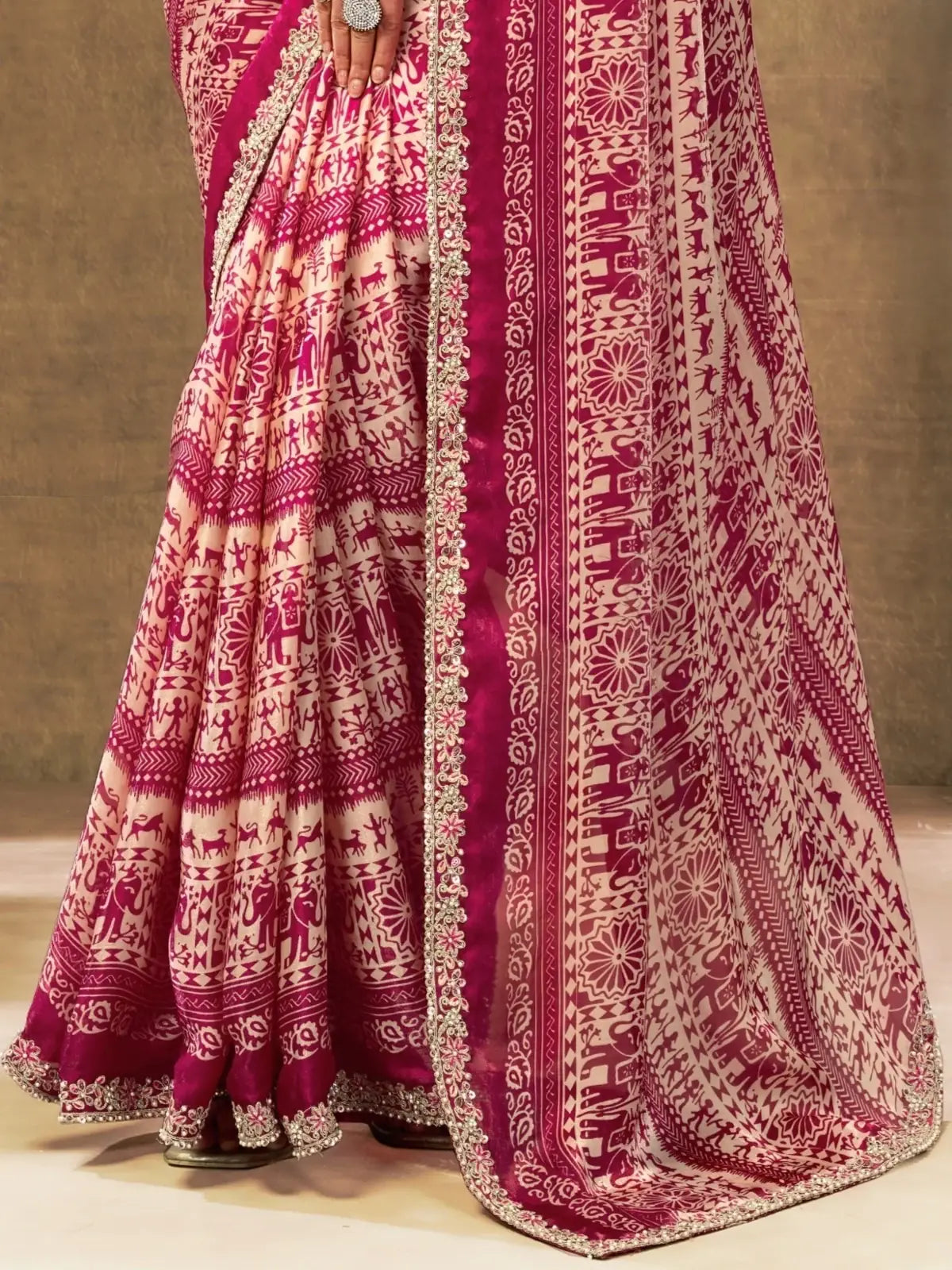 Tarani Aarshiya Warli print pallu view with pearl stone work border detailing