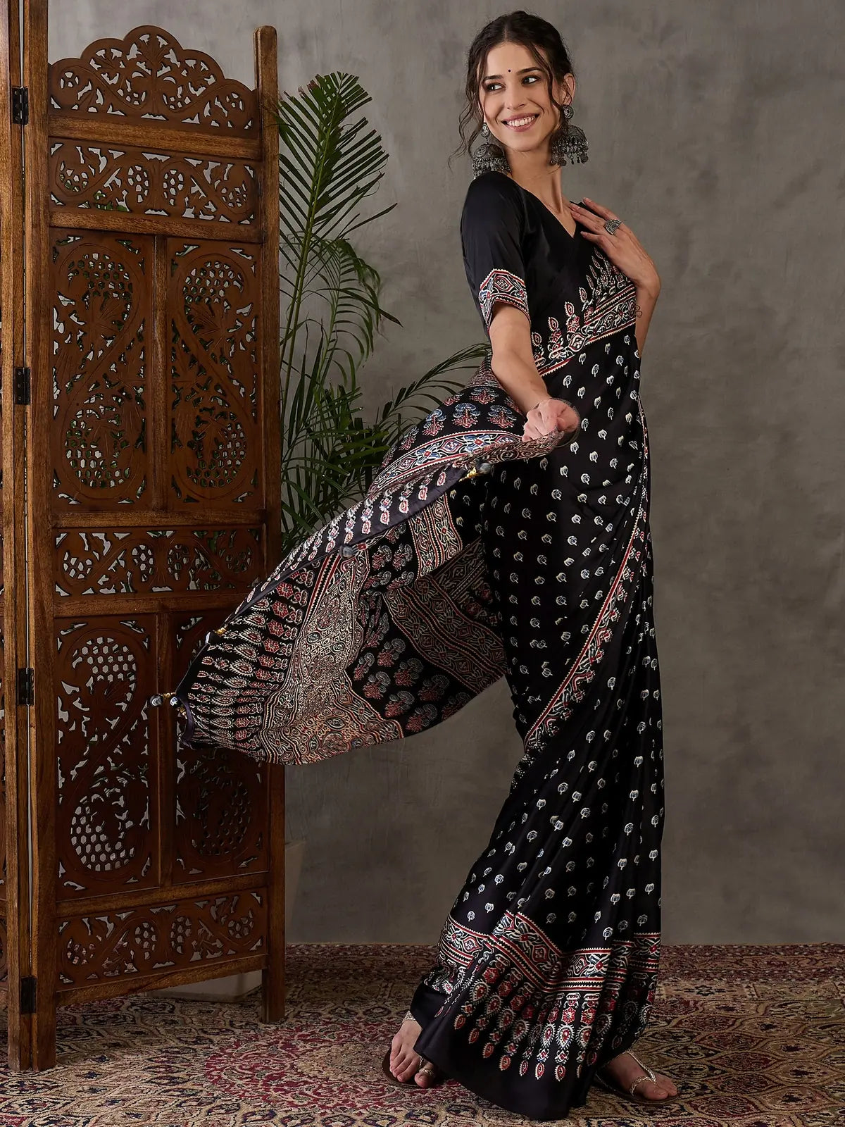 Tarani black party wear saree flowing pallu full length view Chetali