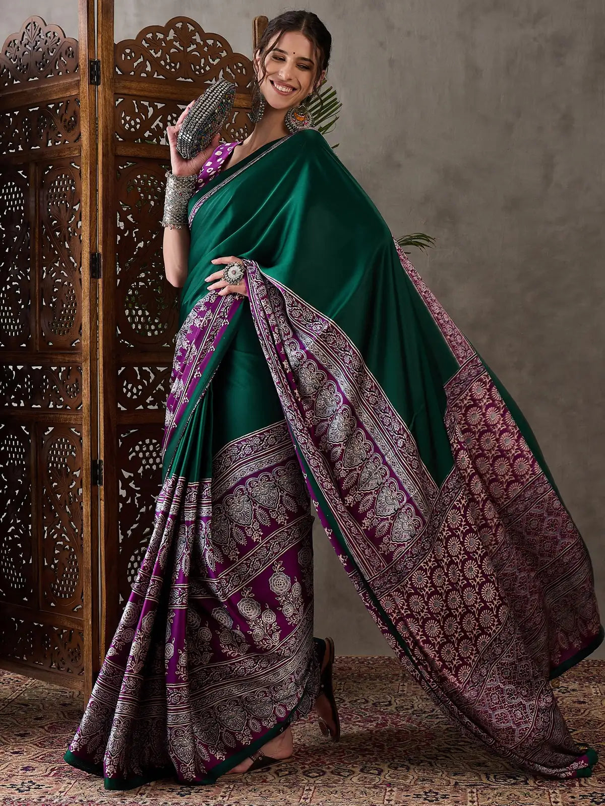Tarani Sujata green saree pallu view with intricate printed border