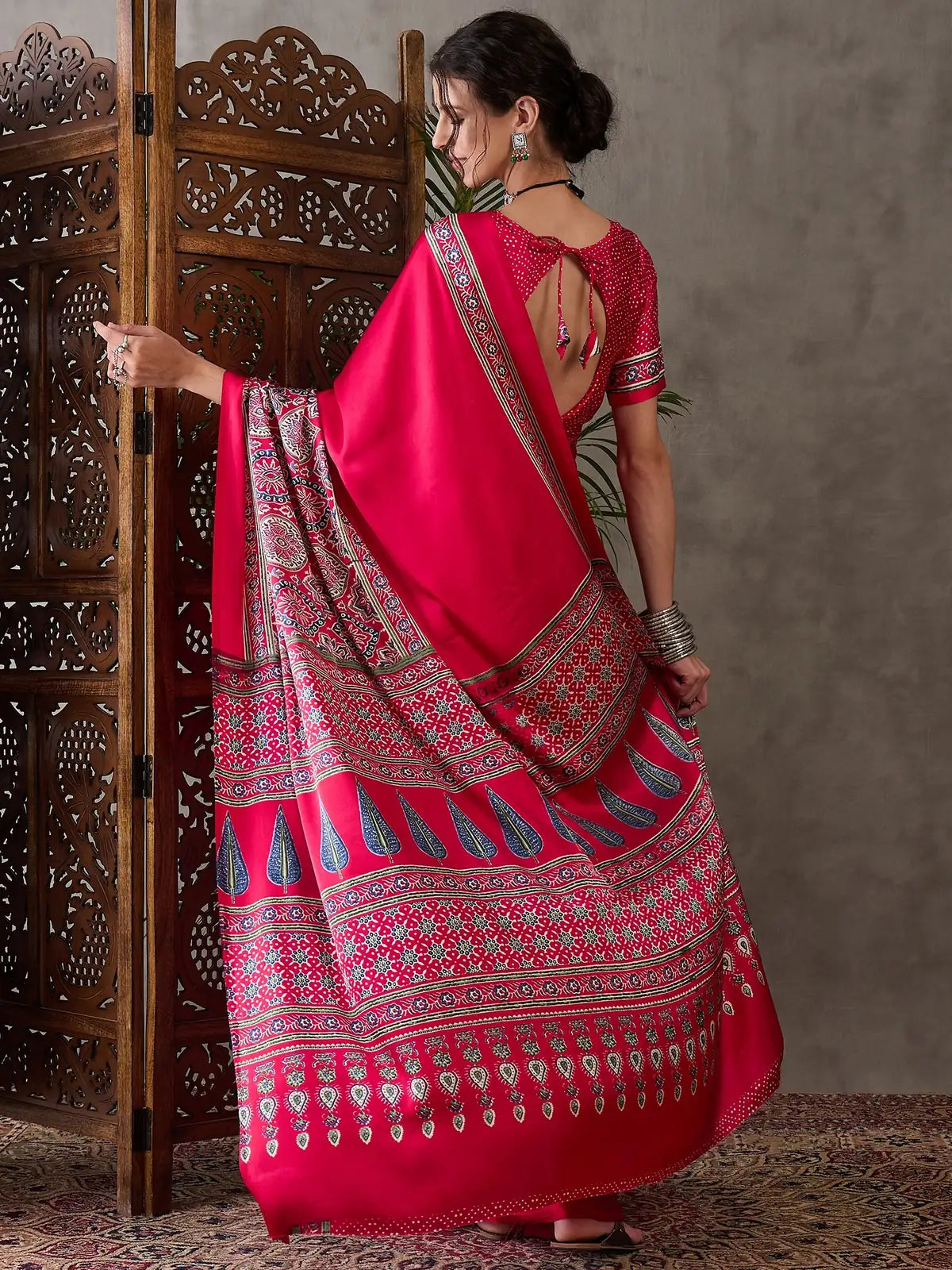 Tarani Aishvi back view showing blouse design and pallu