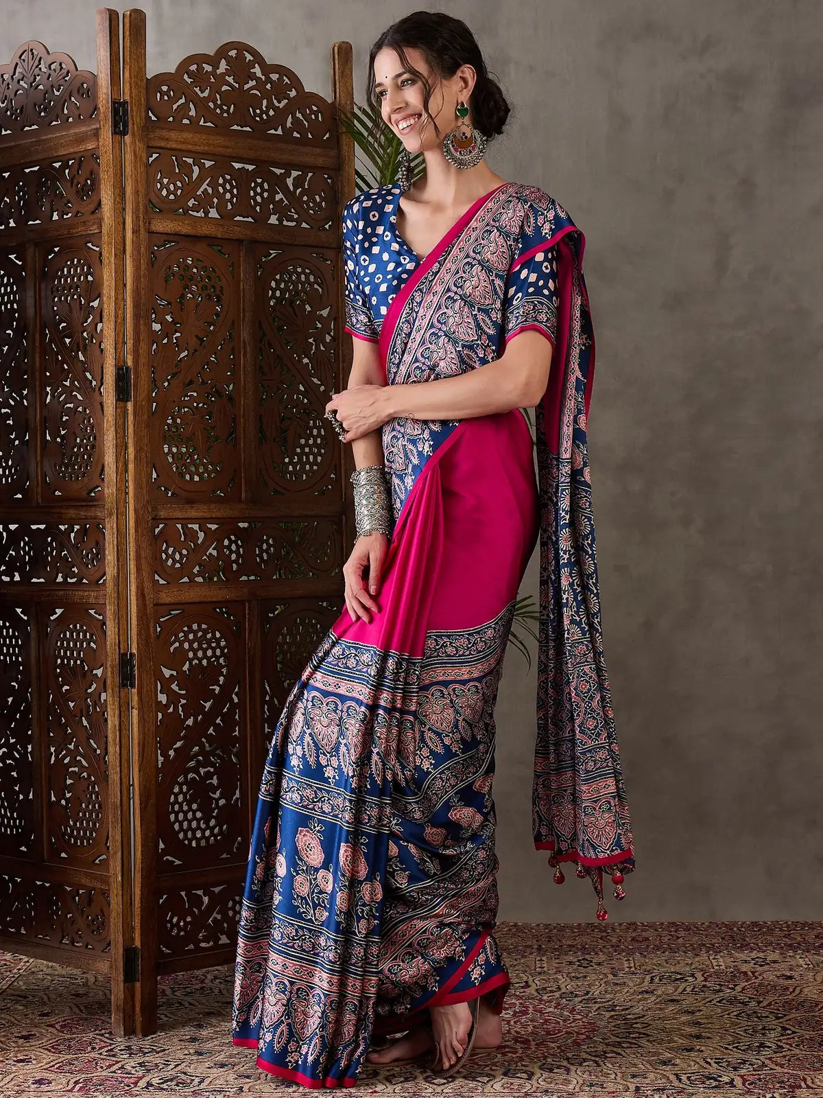 Tarani party wear magenta saree front pose with printed border