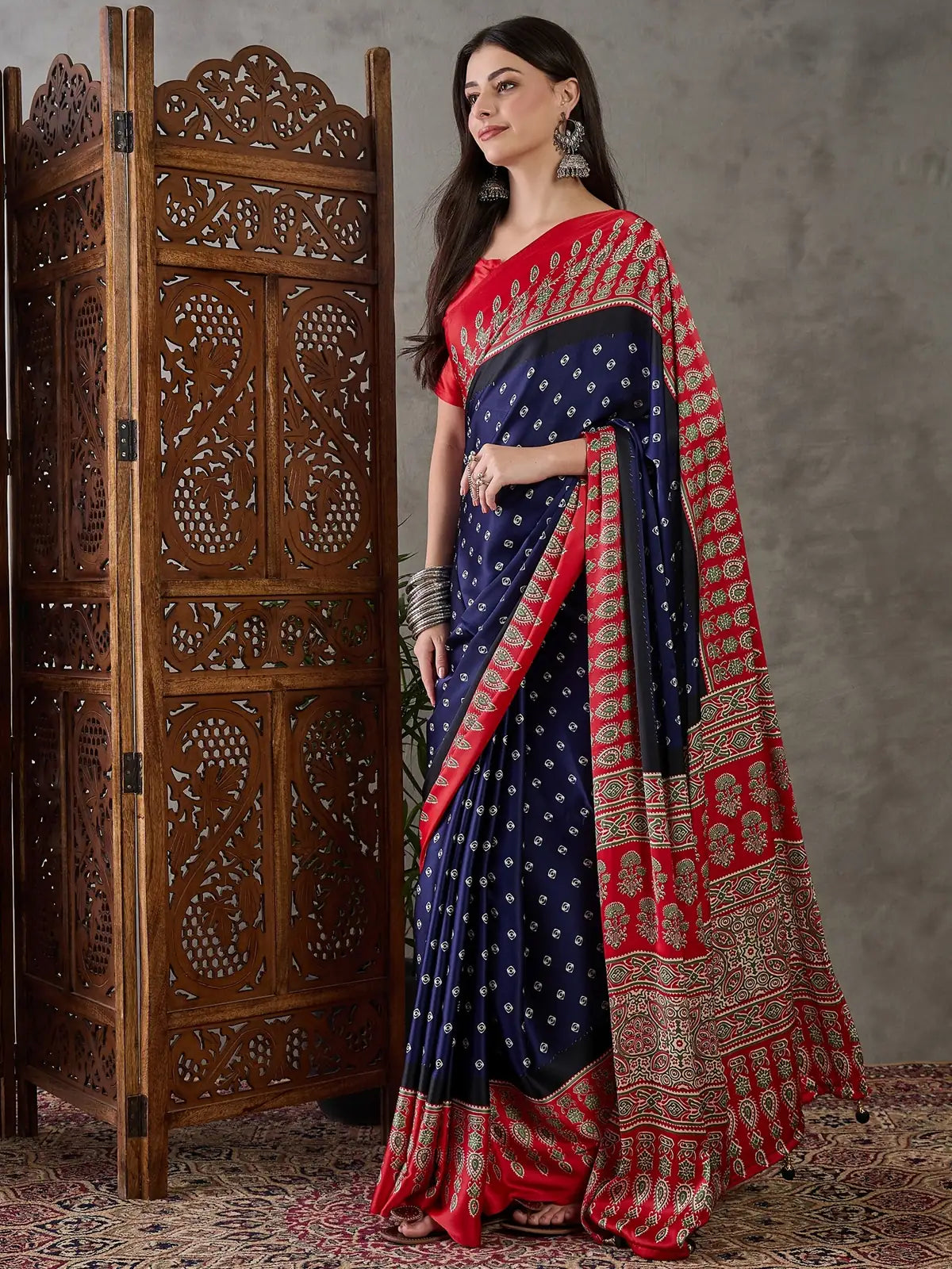Tarani Kumuda navy blue semi modal satin saree side pose with decorative pallu