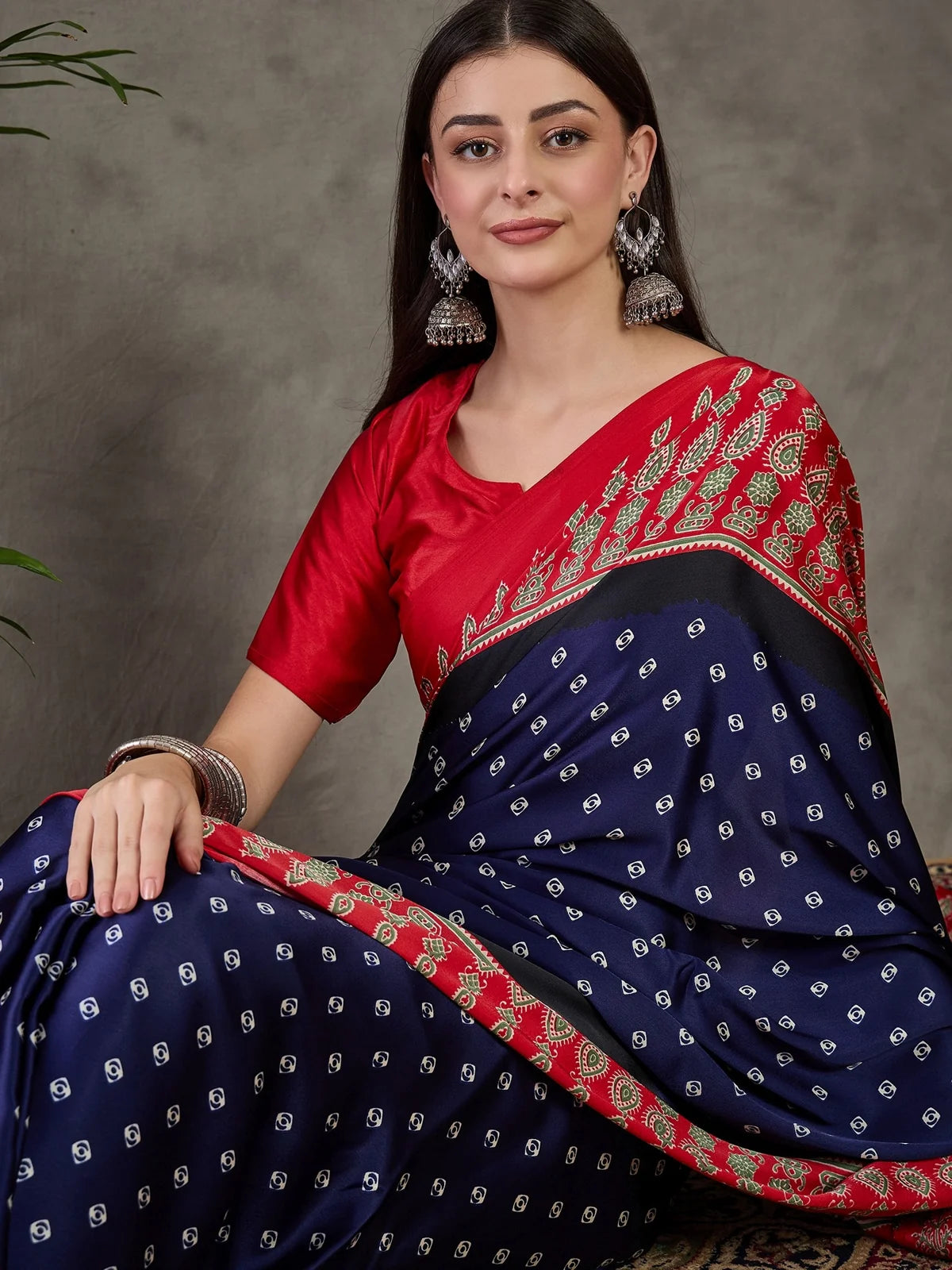 Tarani Kumuda navy blue semi modal satin saree upper body printed design view