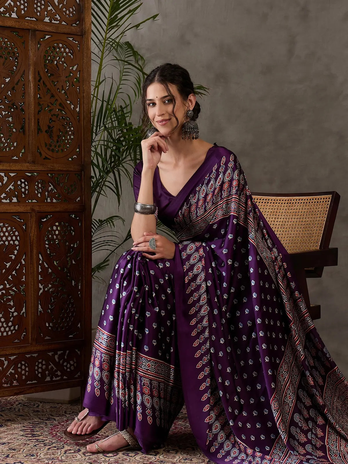 Tarani Pravika purple printed saree seated full view with elegant drape