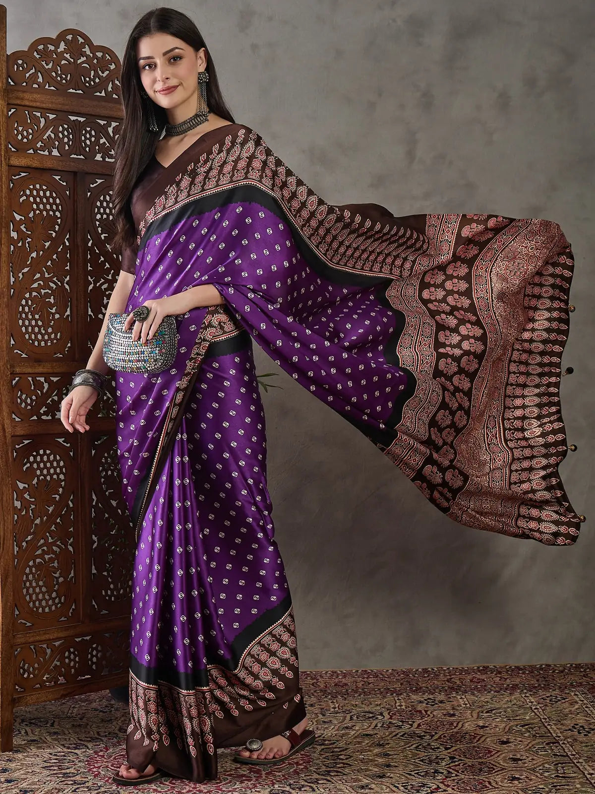 Tarani purple printed saree pallu view with detailed ethnic border design