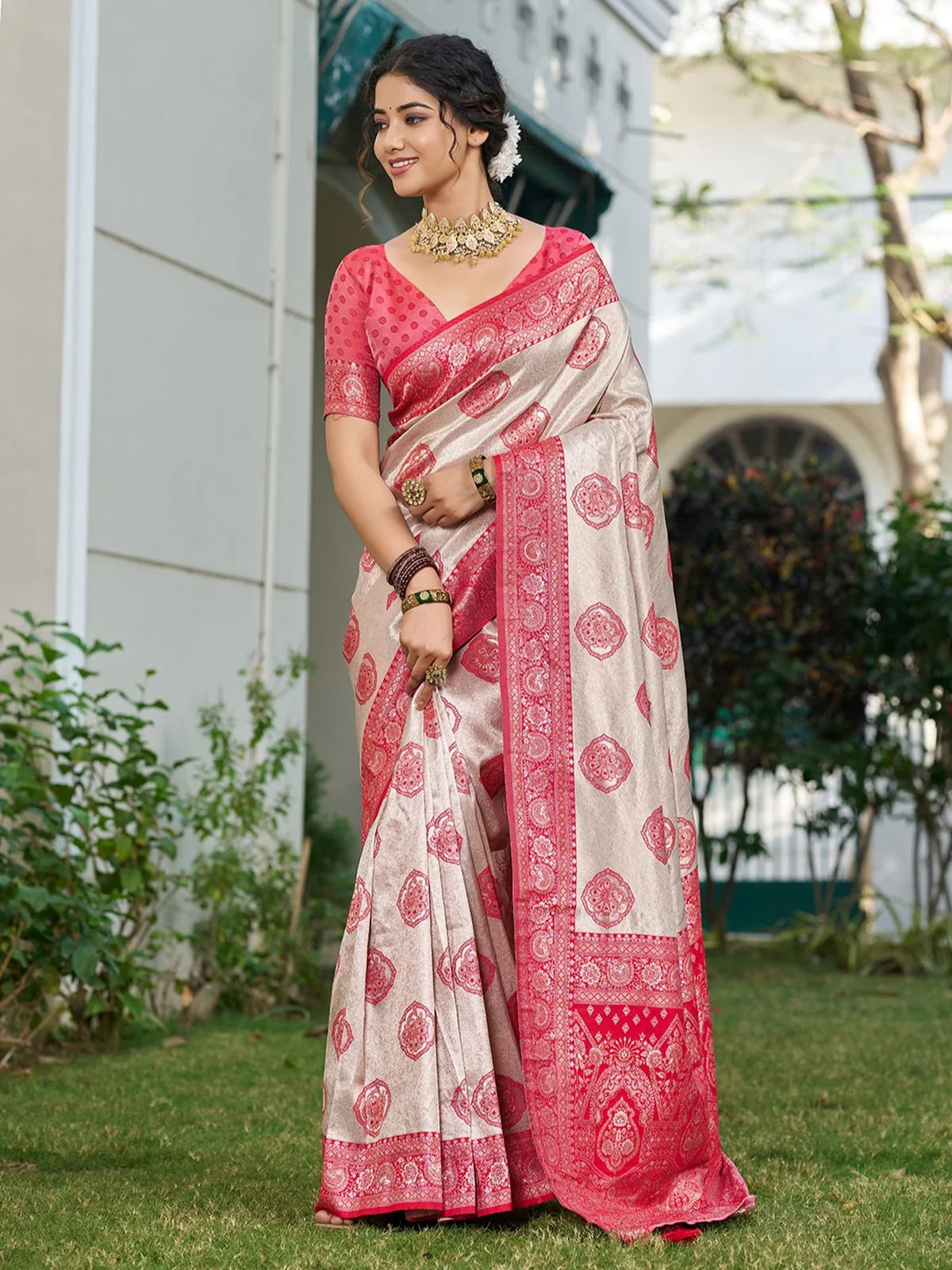 Tarani Shravya red silk blend saree full view with woven pallu and blouse for wedding and festive wear