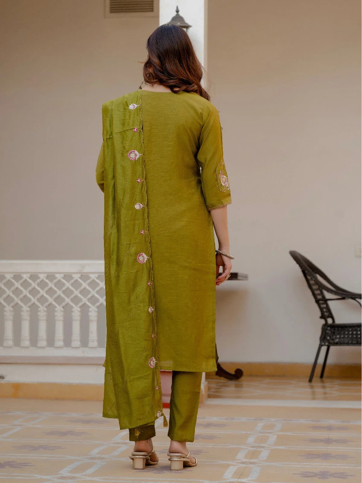 Tarani back view of green silk dress with floral embroidered dupatta and straight cut pant