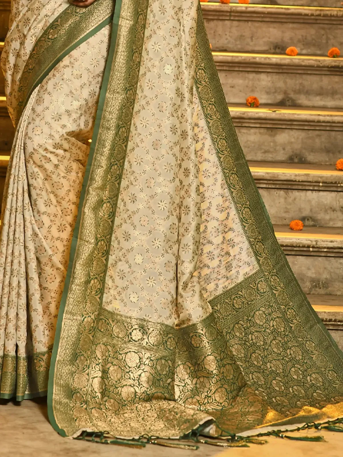 Vyoma Silk Saree - TARANI