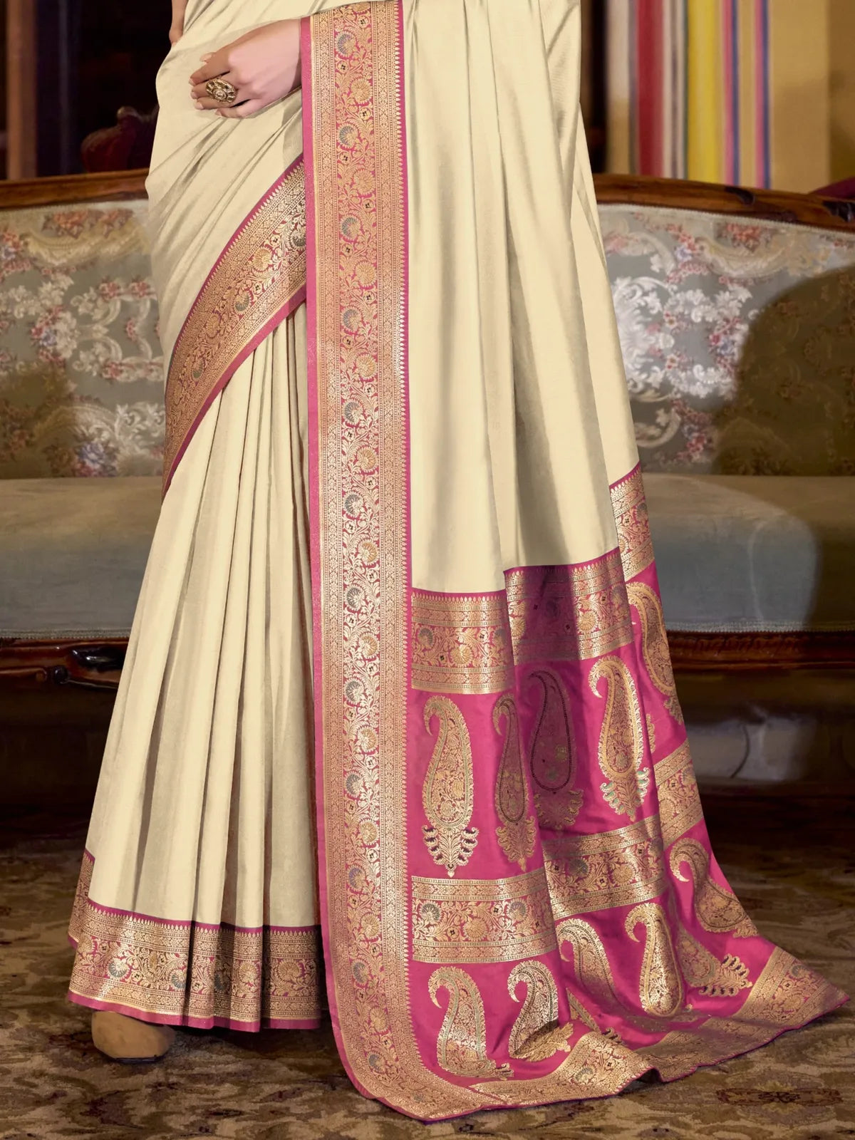 Tarani beige silk saree with pink pallu and intricate woven border close view