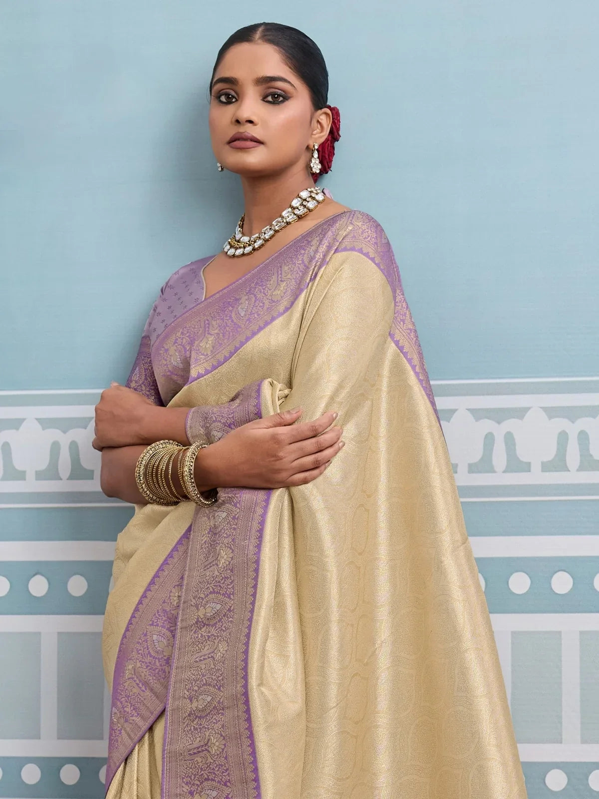 Tarani beige silk saree with lilac border upper body closeup view