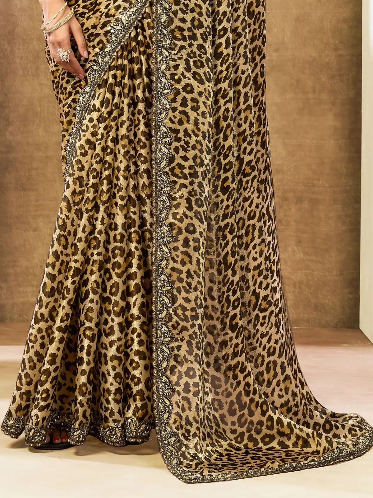 Tarani Indraya brown leopard print saree pallu border and drape detail close view