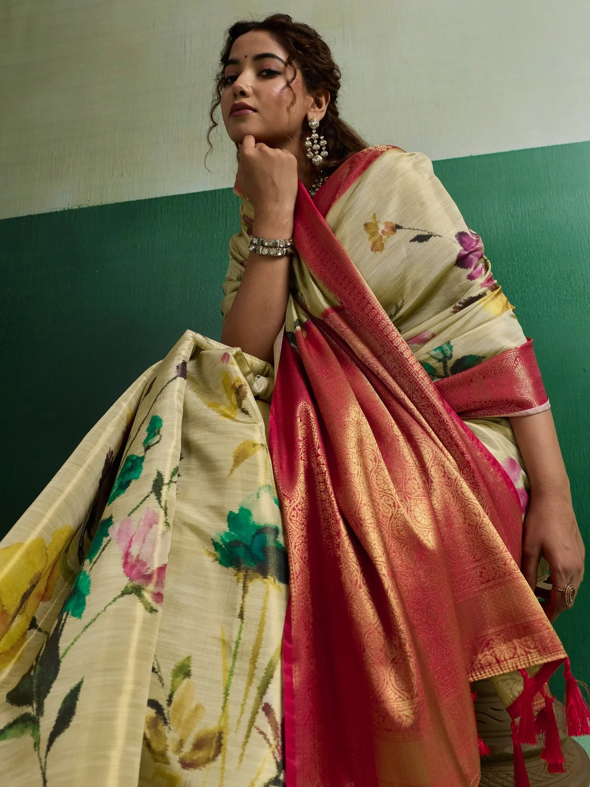 Tarani closeup of floral print and border on cream Kanjivaram Tissue Silk saree