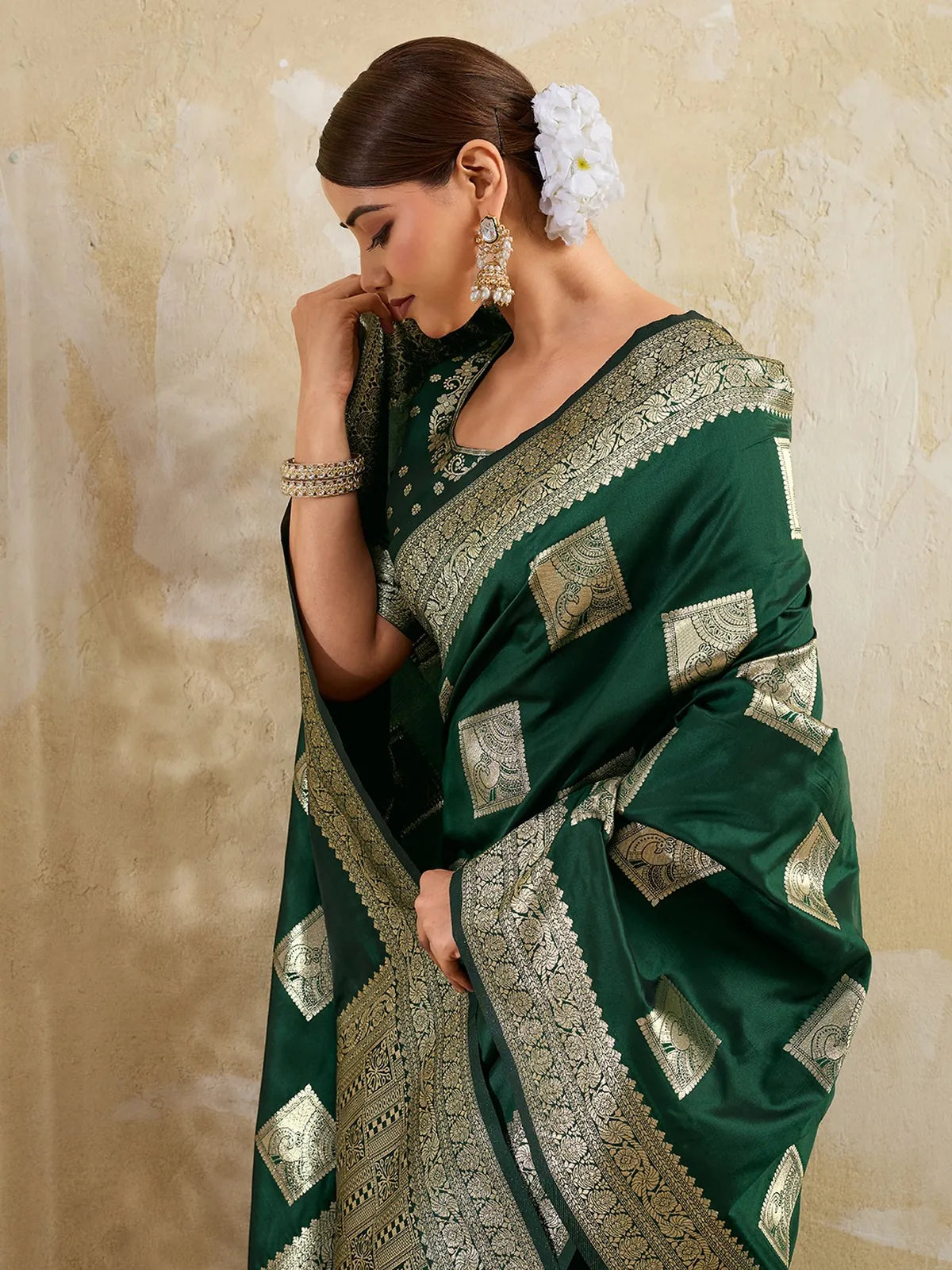 Tarani green zari border silk blend saree closeup detailing for festive wear
