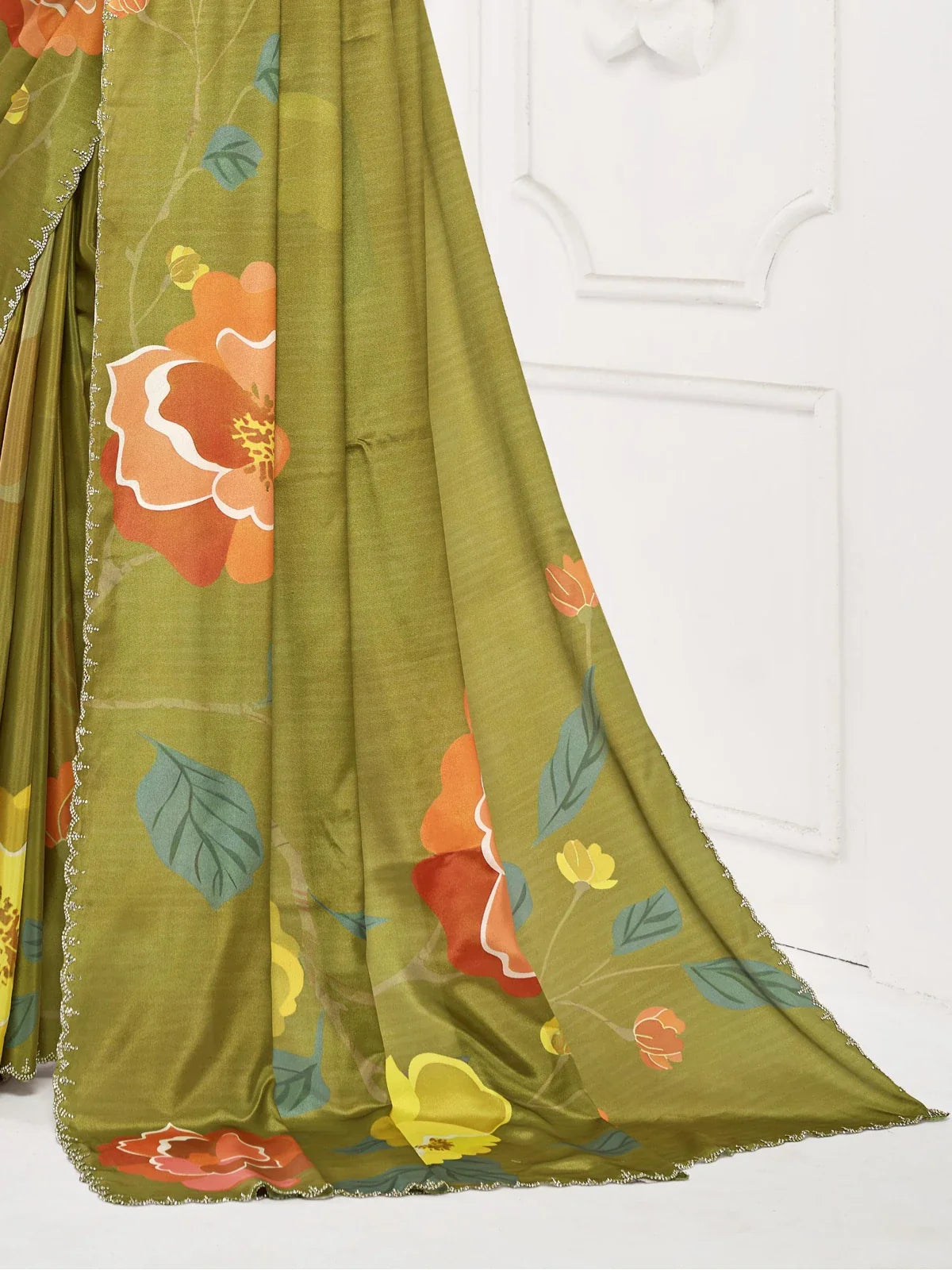 Tarani green silk crape saree border and floral print detailing close-up view