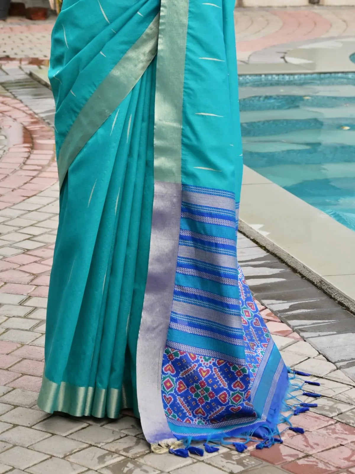 Tarani green khadi silk saree ikkat pattern close-up weave detailing