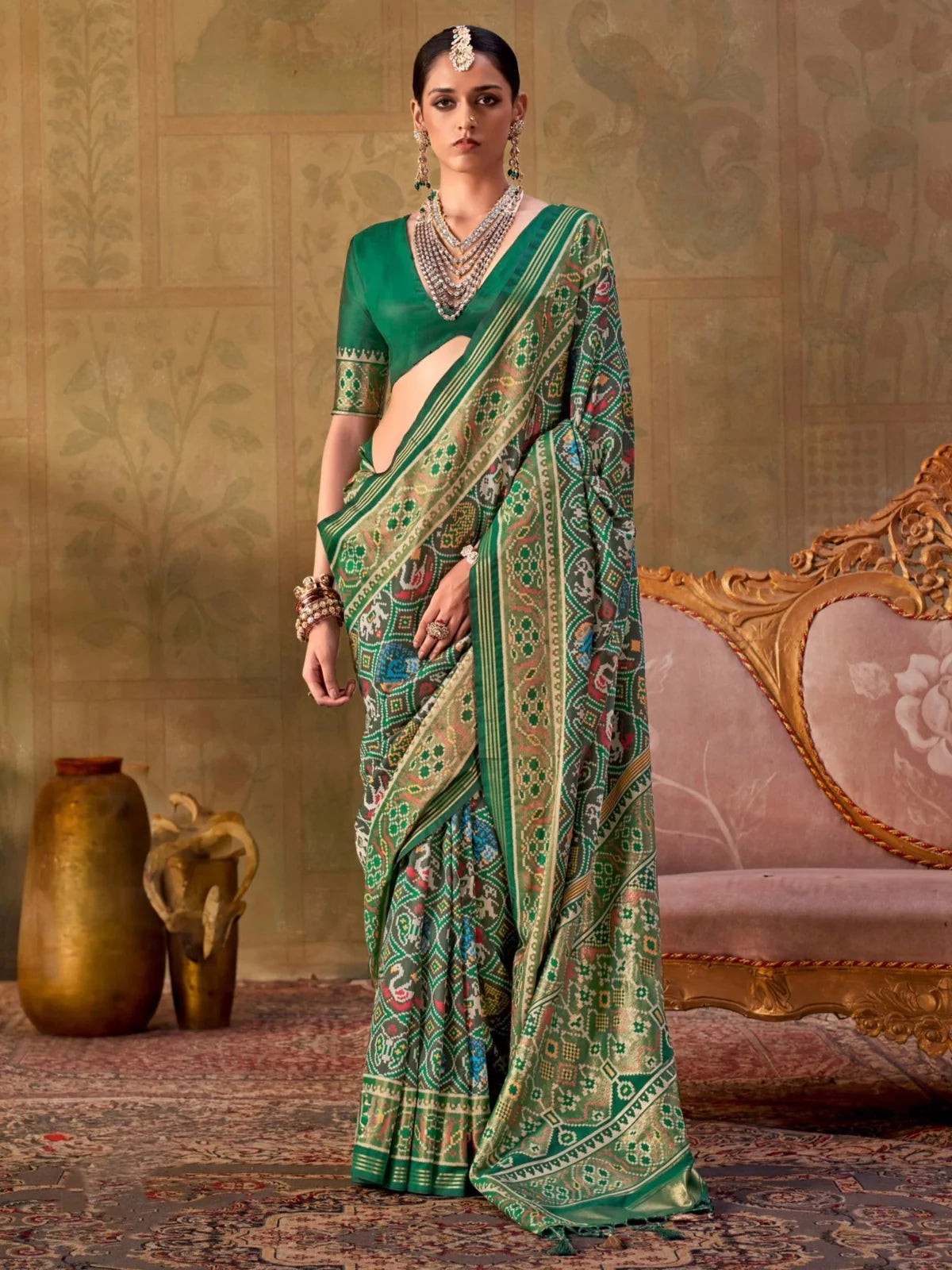 Tarani green Patola weaving silk saree full view with Jari work and blouse piece