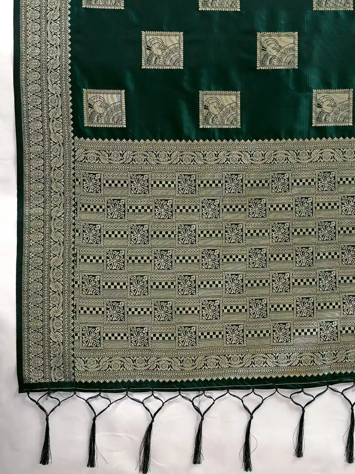 Tarani green silk blend saree pallu view with intricate zari woven border