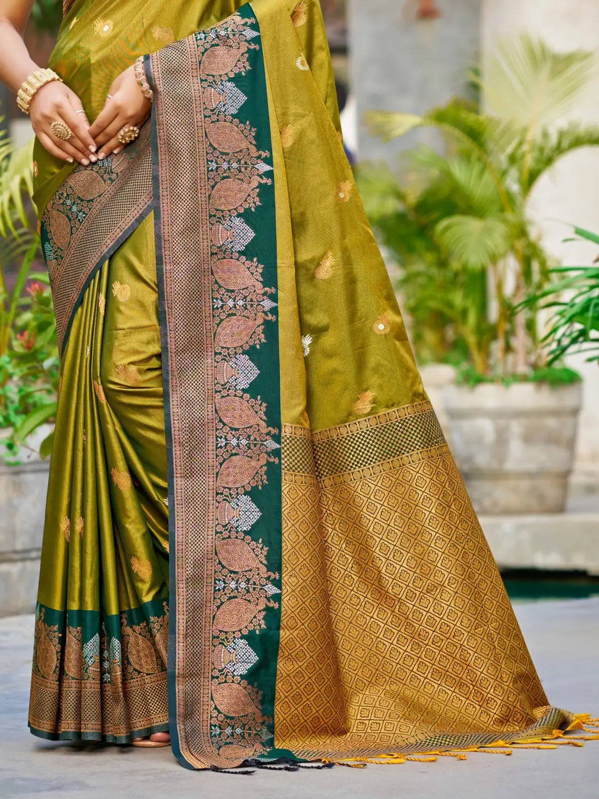 Tarani green soft silk saree pallu closeup with zari woven border and handloom detailing