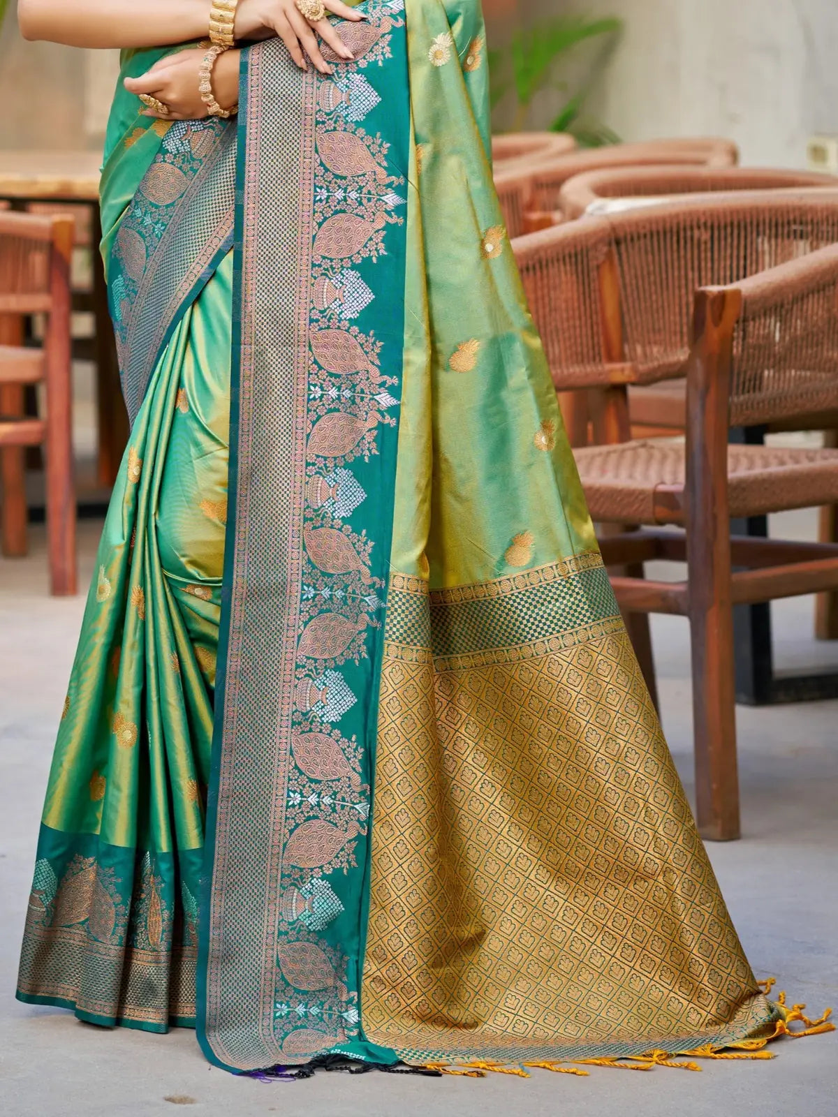 Tarani green soft silk saree pallu view with rich zari weaving and contrast border
