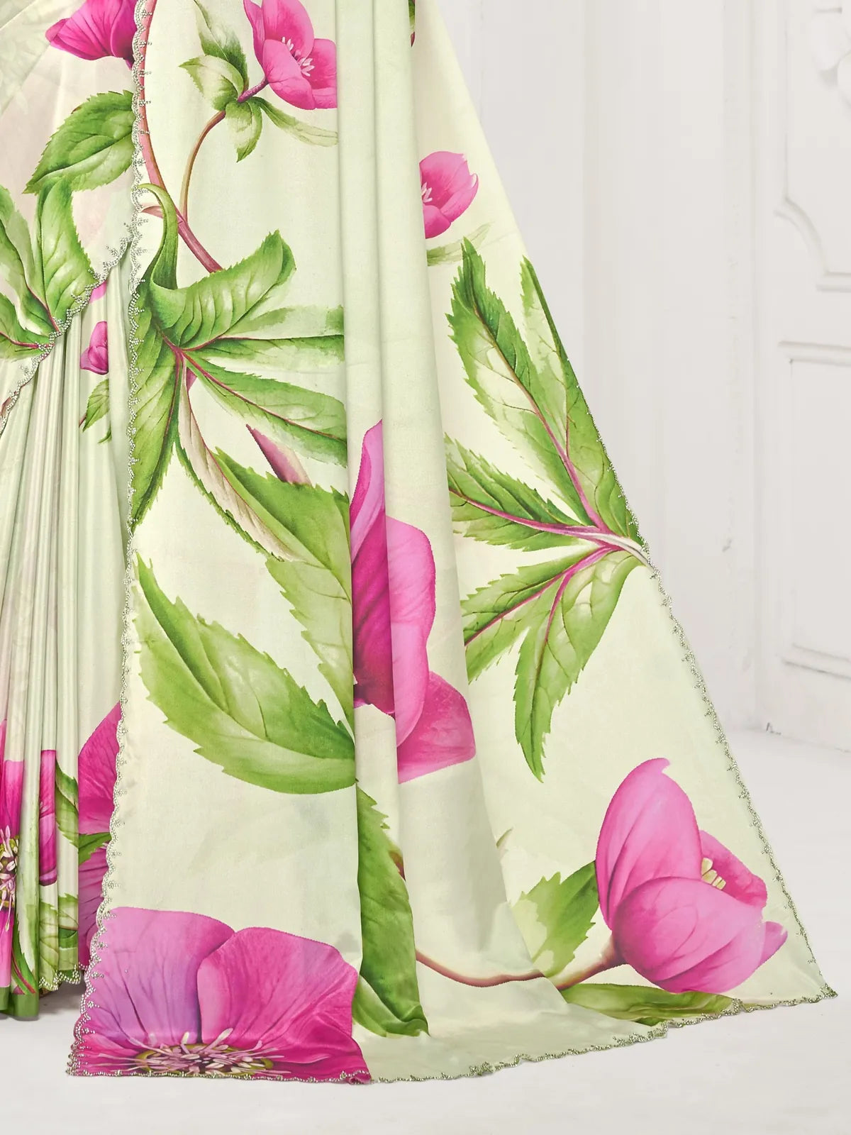 Tarani floral silk saree with pallu and border in pink vine digital print
