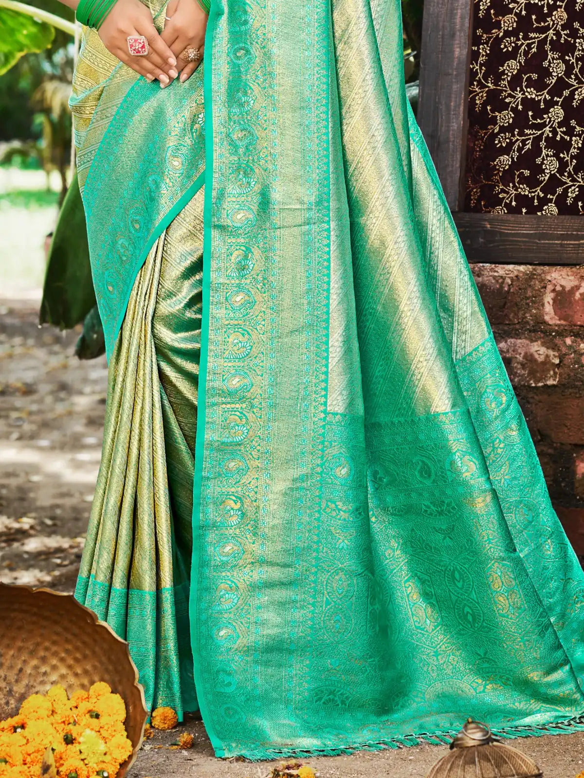 Tarani green Kanjivaram silk saree pallu view highlighting border design