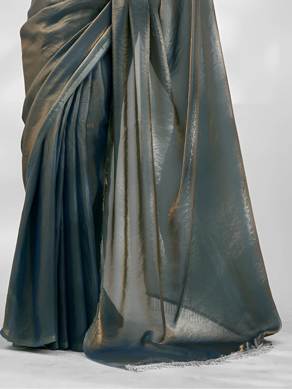 Tarani soft space silk green saree pallu with val pipe lace highlighted in side drape