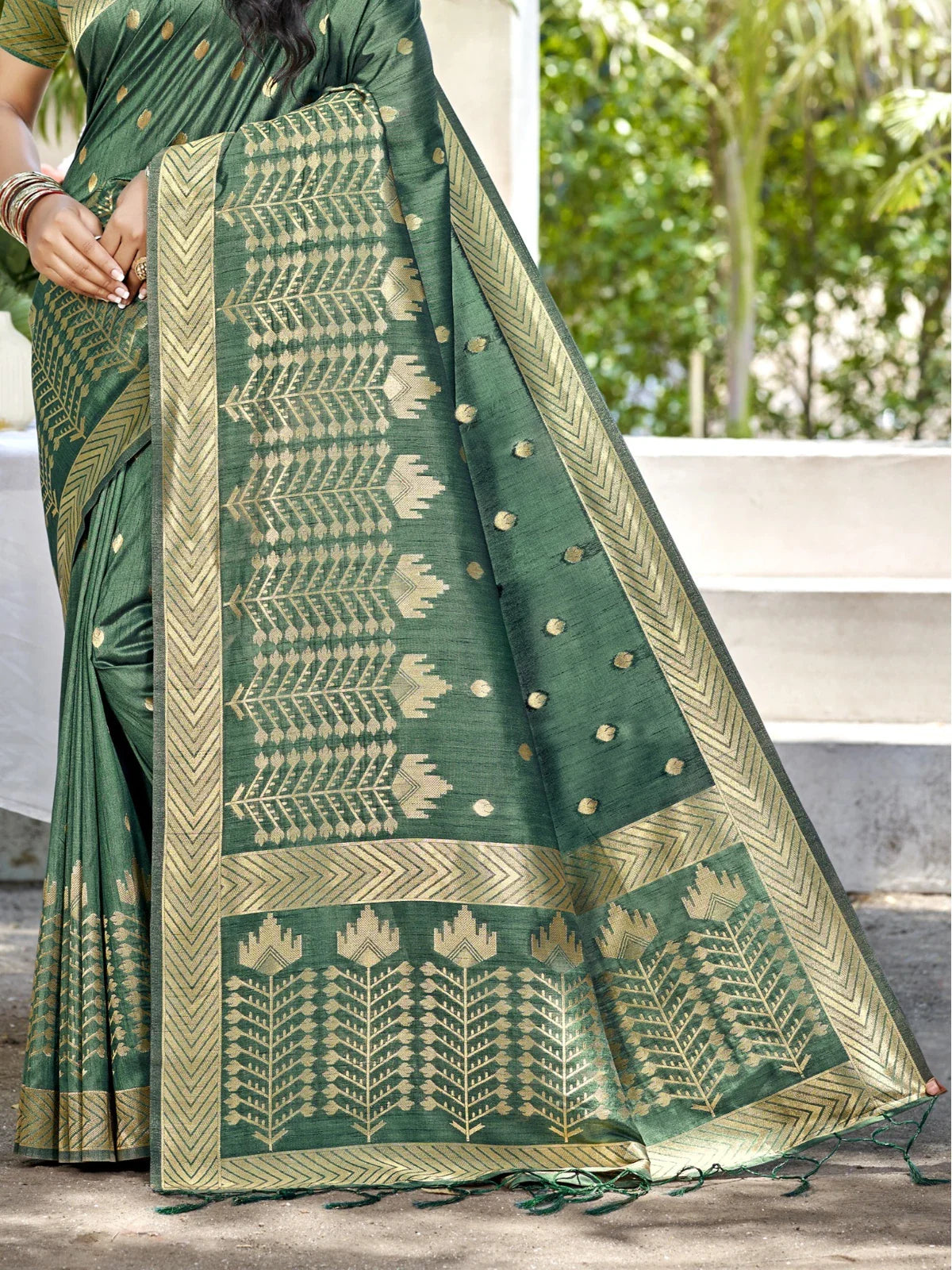 Tarani green Assam silk saree close-up view of pallu and traditional golden border detailing