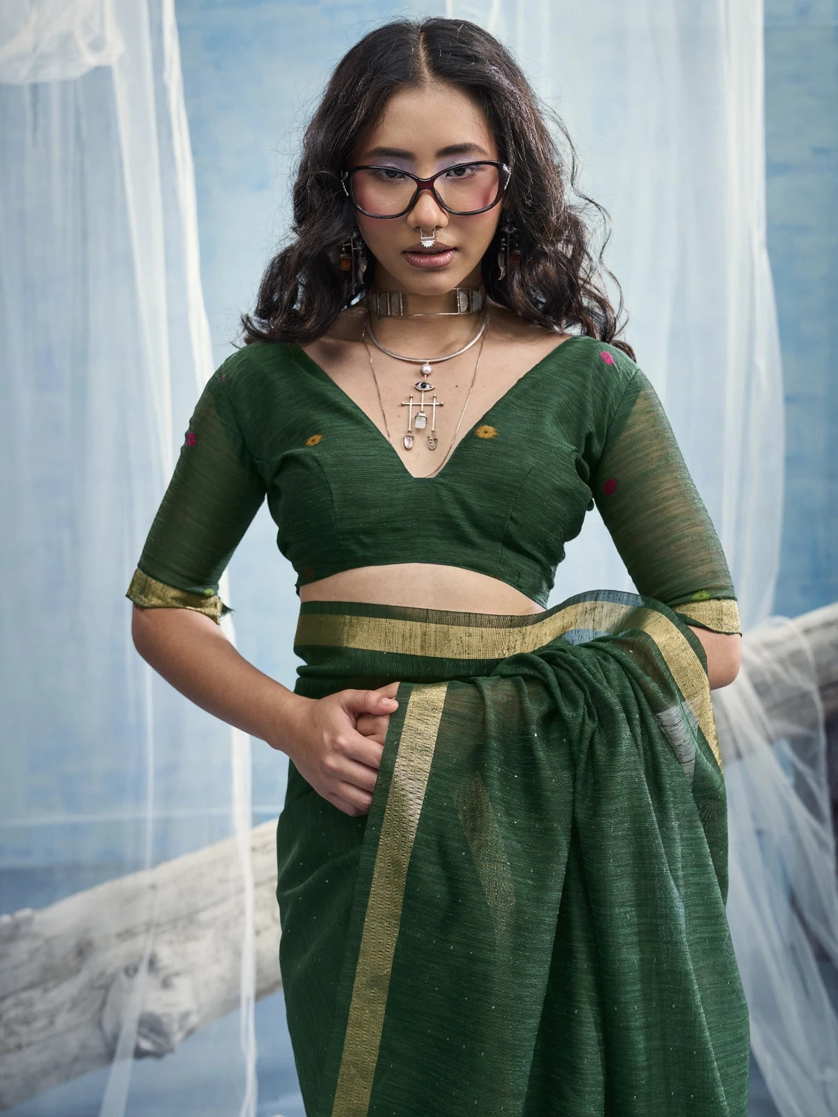 Tarani Tanisha green Munga silk saree upper body view showing handloom blouse and weaving border