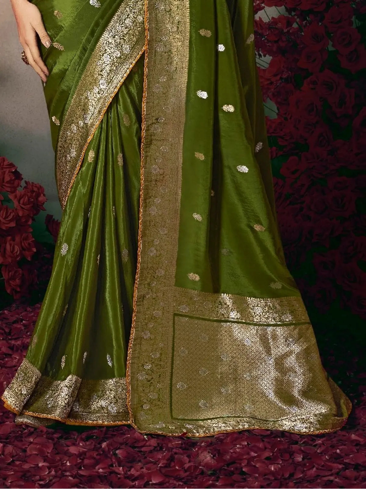 Tarani upper body view of model wearing green silk saree with contrast blouse