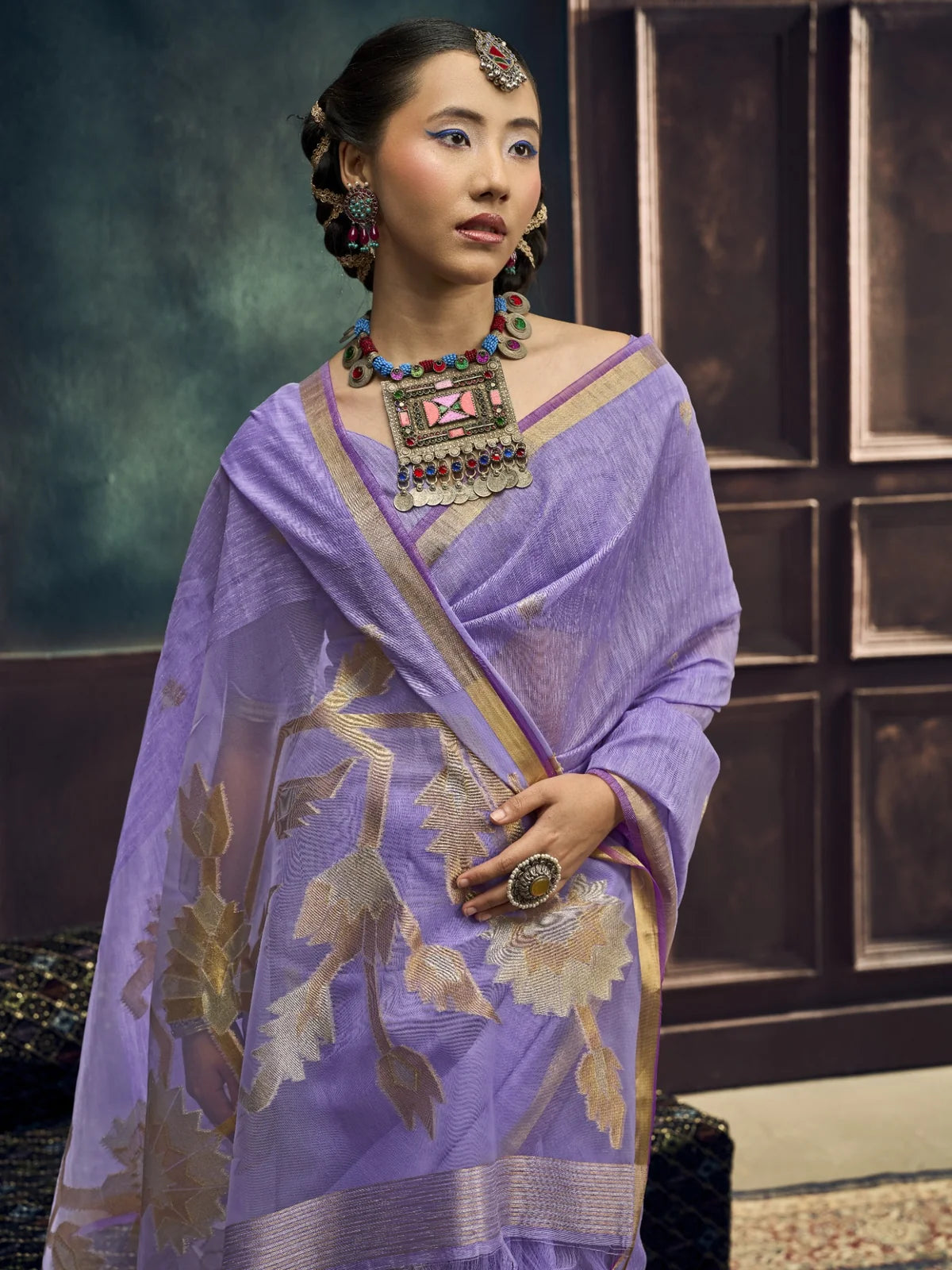 Tarani lavender Pure Munga Silk Handloom Weaving saree pallu-view with woven border and blouse